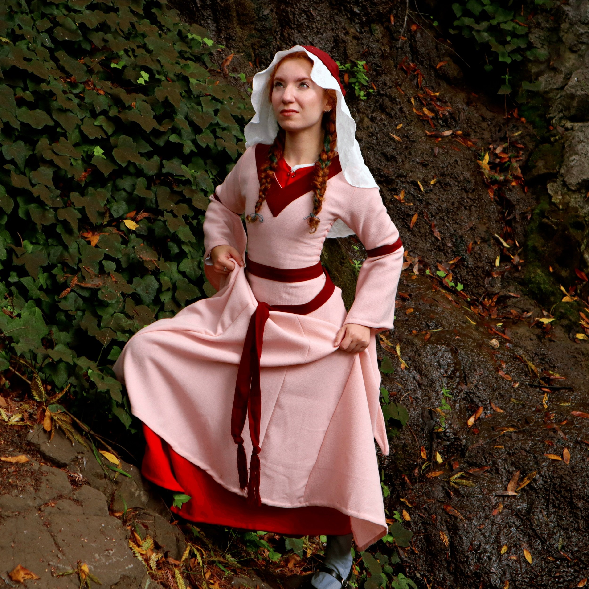 The historically “accurate" medieval dress that's now every high fantasy costume — SnappyDragon Studios