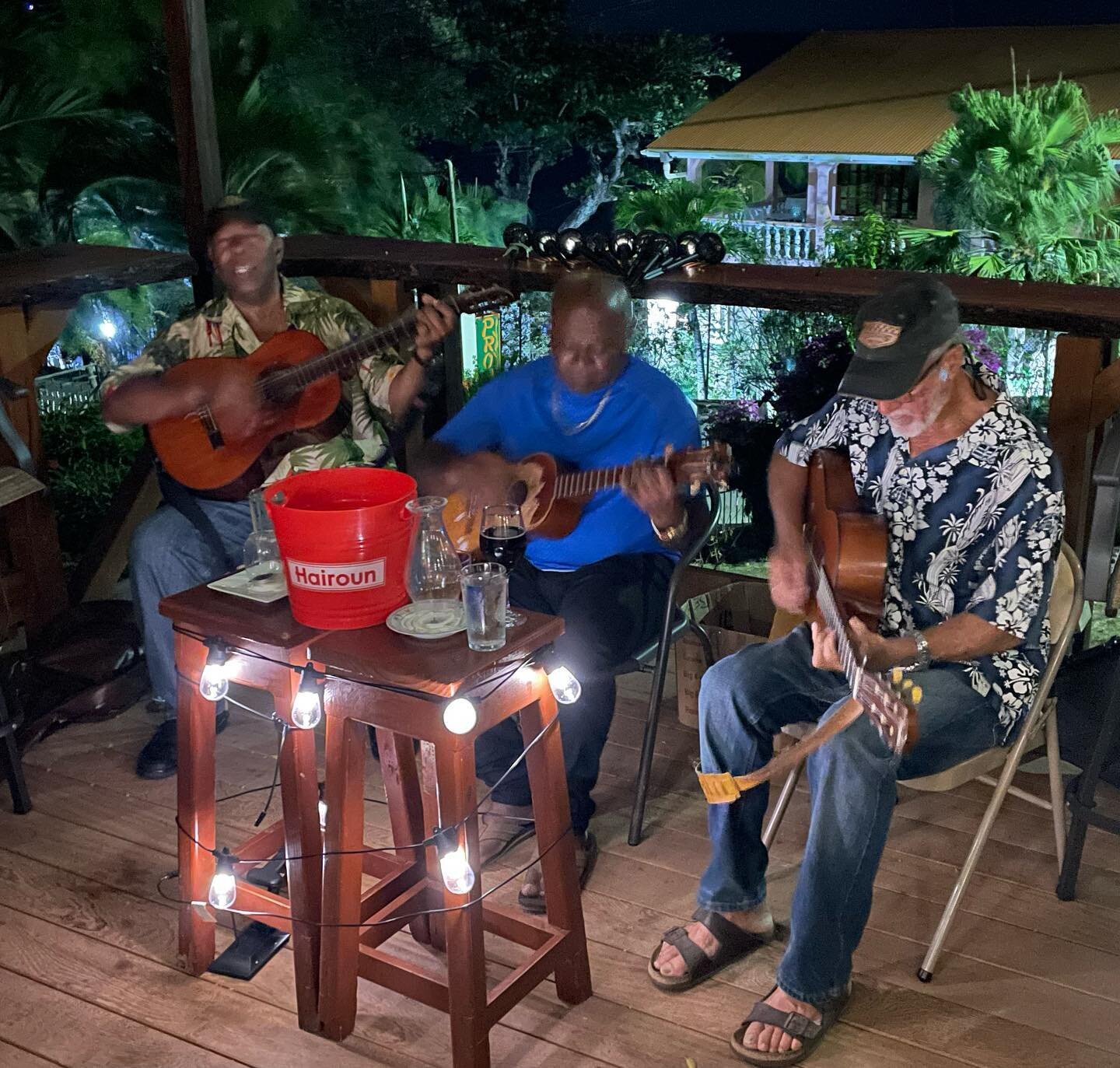 D&rsquo; Real Strings! We love them and you will too! Eat dinner under the stars tonight and enjoy the food, drinks, music and VIBE. Reservations are recommended, but not essential! ❤️🇻🇨❤️