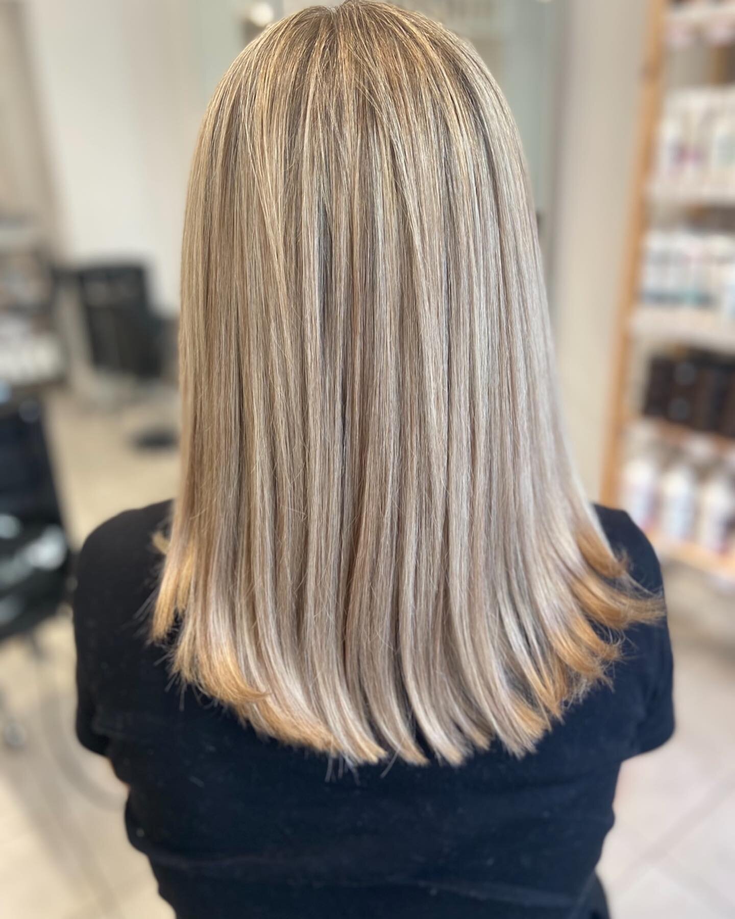 🪄✨

#fris&ouml;rstockholm #hair #wella #color #mariatorget
#olaplexsweden #balayage #babylights #blond #blondehair #herrklippning #s&ouml;dermalm #fris&ouml;r #hornsgatan #highlights #haircolor #h&aring;r #toning #f&auml;rg #olaplex #brownhair #slin