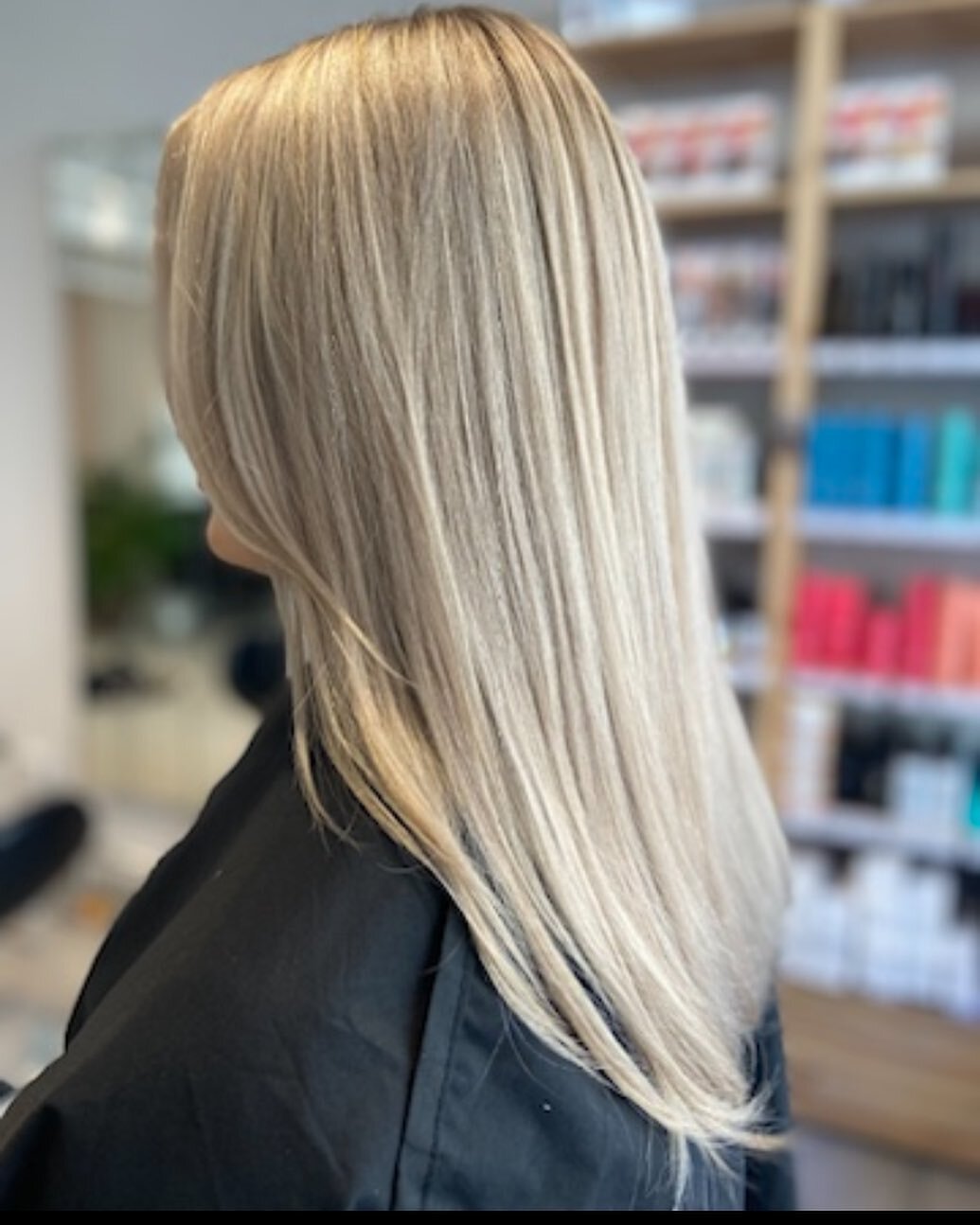 😍

#fris&ouml;rstockholm #hair #wella #color #mariatorget
#olaplexsweden #balayage #babylights #blond #blondehair #herrklippning #s&ouml;dermalm #fris&ouml;r #hornsgatan #highlights #haircolor #h&aring;r #toning #f&auml;rg #olaplex #brownhair #sling