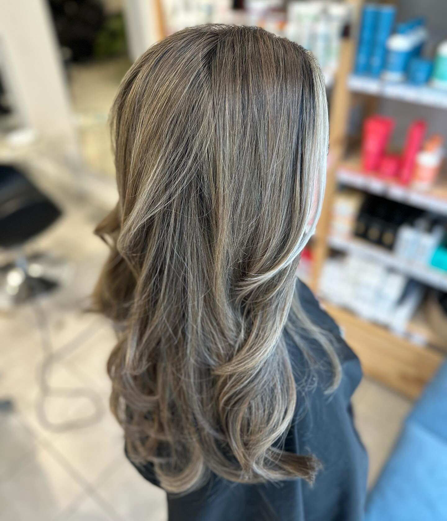 Gl&ouml;m inte att boka din tid nu inf&ouml;r h&ouml;sten!!🤍 #fris&ouml;rstockholm #salong43sthlm #highlights #beautiful #klippning #balayagehair #stockholm #salong #sweden #fris&ouml;rsalong #f&ouml;rdig