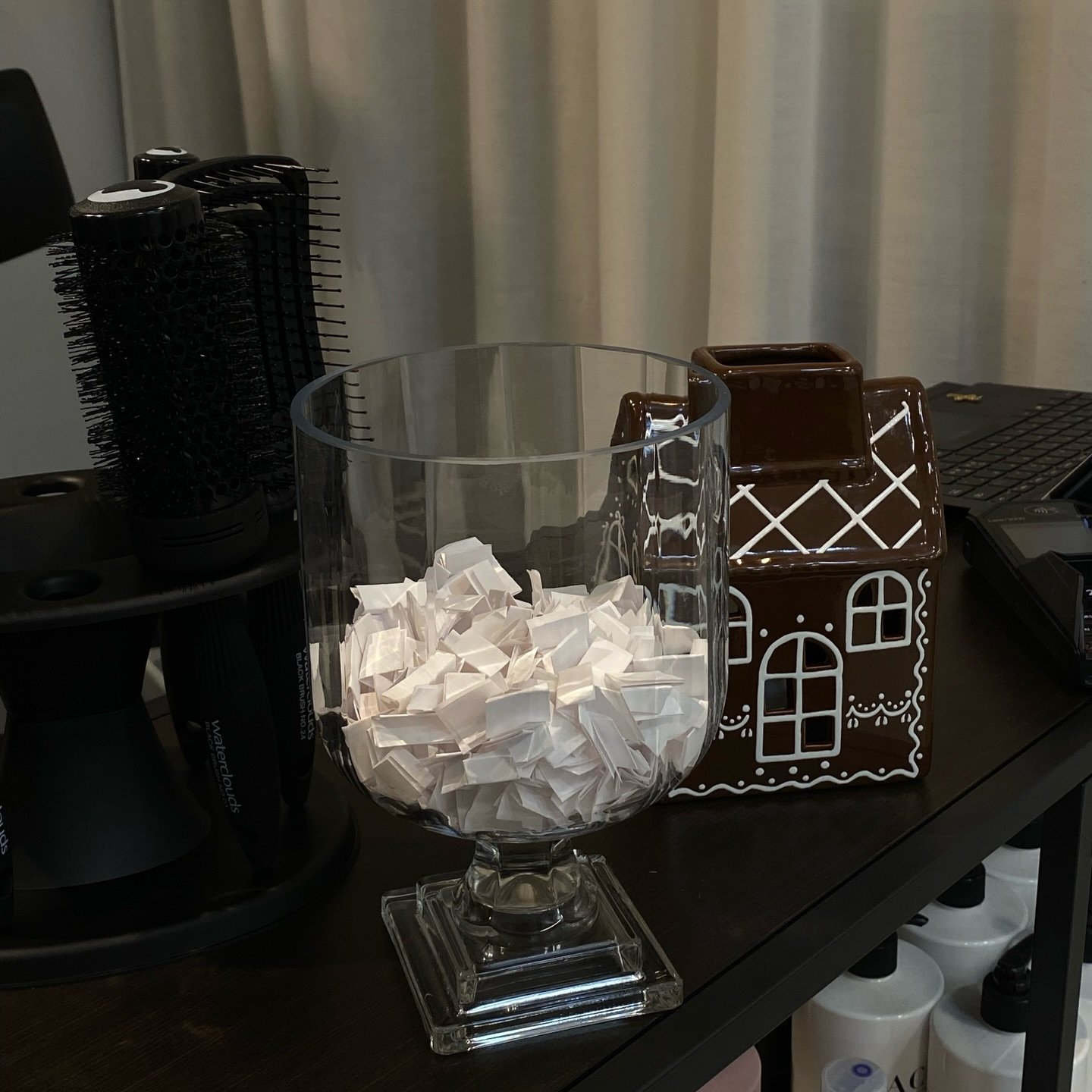 Dra en lott och vinn upp till 30% rabatt p&aring; ditt k&ouml;p!! G&auml;ller p&aring; ALLT, klippningar, behandlingar och produktk&ouml;p! 

Obs, g&aring;r ej att kombinera med andra erbjudanden och g&auml;ller t.o.m. 6/12.