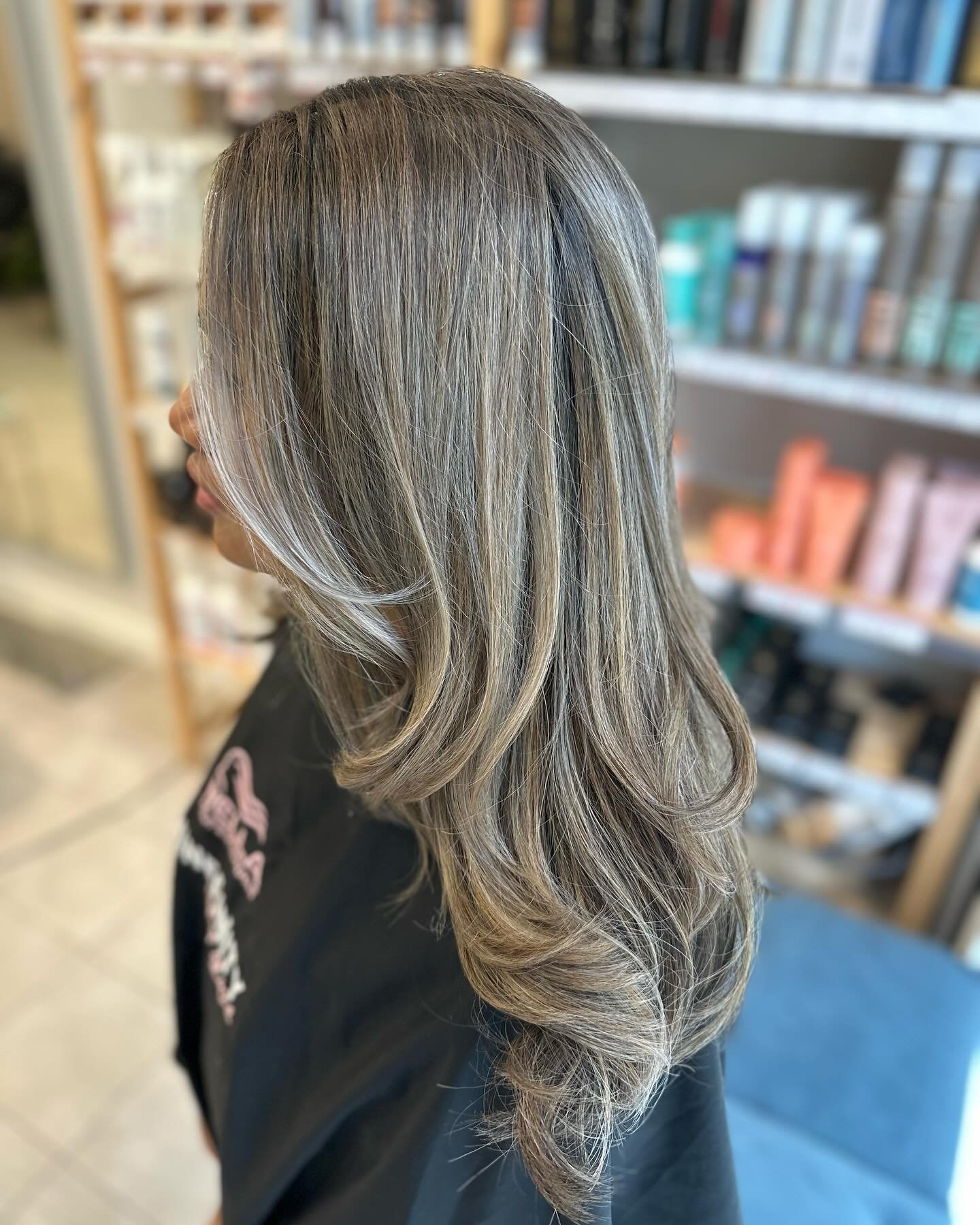 Gl&ouml;m inte att boka din tid nu inf&ouml;r h&ouml;sten!!🤍 #fris&ouml;rstockholm #salong43sthlm #highlights #beautiful #klippning #balayagehair #stockholm #salong #sweden #fris&ouml;rsalong #f&ouml;rdig