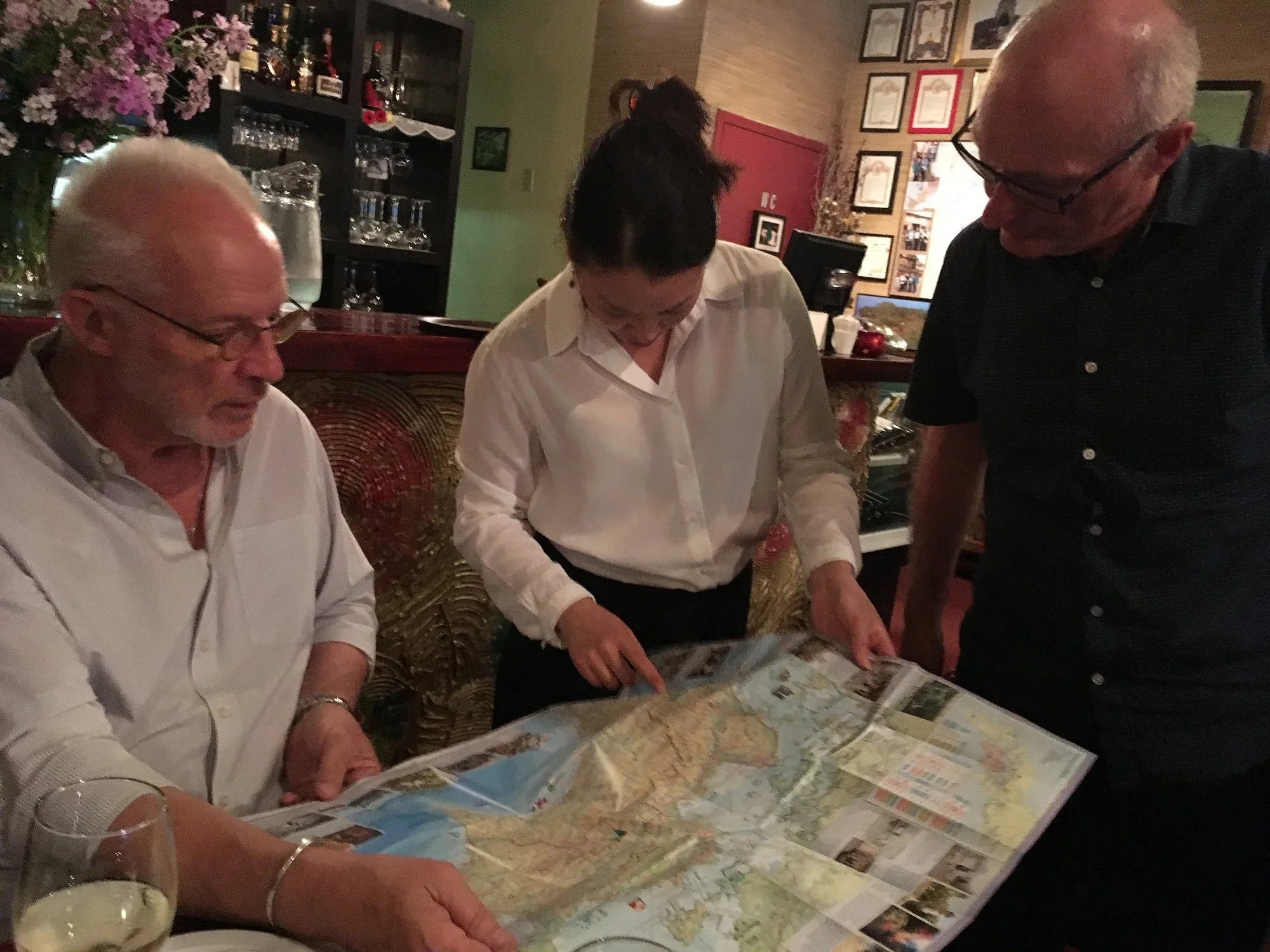 🍽️ Best Places to Eat Near Looking Glass Adventures in Toronto