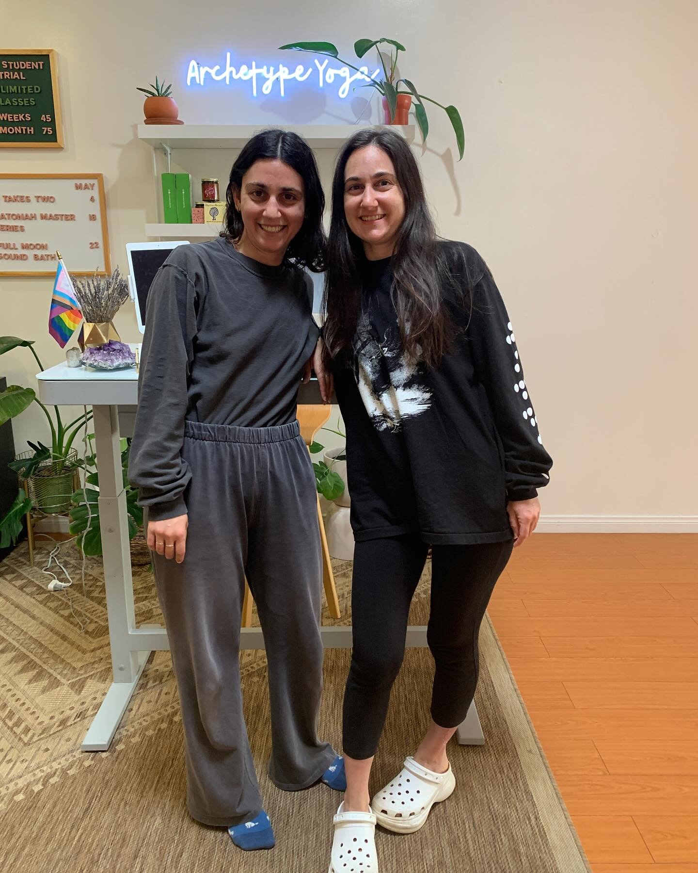 These two pixies waltzed around the room with most amazing adjustments during restorative today! Such a treat to have Sophia from @thestudio.yoga to assist her sister @oliviacampana 👯&zwj;♀️ these two are Katonah Yoga gold 🏆 thank you for an amazin