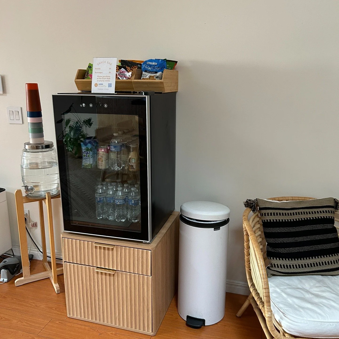 🥨 Our Snack Bar got an upgrade! Next time you're rushing to and from class- we've got some snacks and cold beverages to keep you going.

Choose from:
🥨 Pretzels
🍿 Pop Corn
🥜 Nut Mix and More
🥥 Coconut Water
🧋 Iced Coffee and More
💸 All $3.00 P