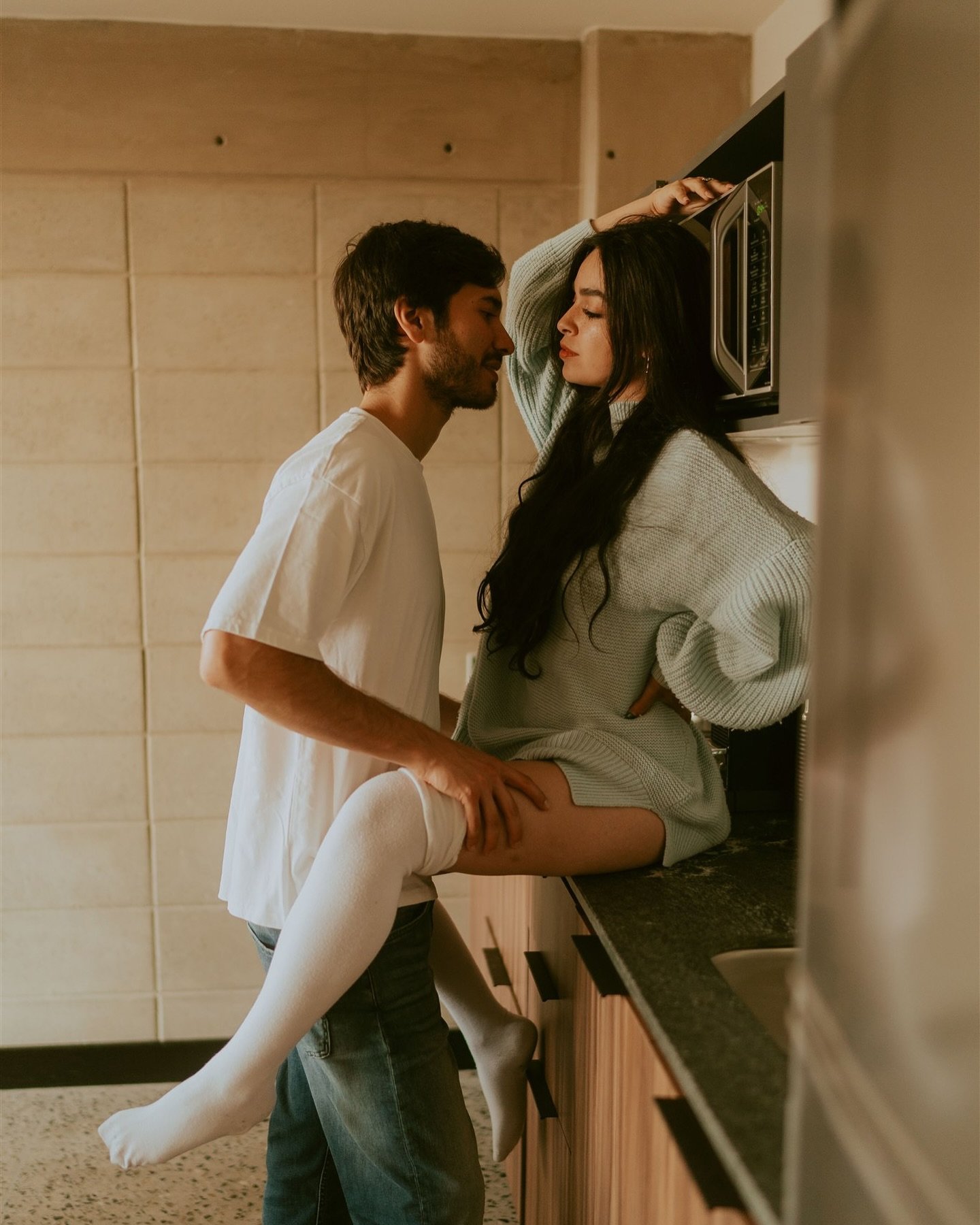 All that you are is all that I need ✨

This was such a nice, relaxed day shooting a couples photoshoot for Magda and Gabriel. We wanted to capture some intimate moments at their place while they had fun and enjoyed their time together. This is just a