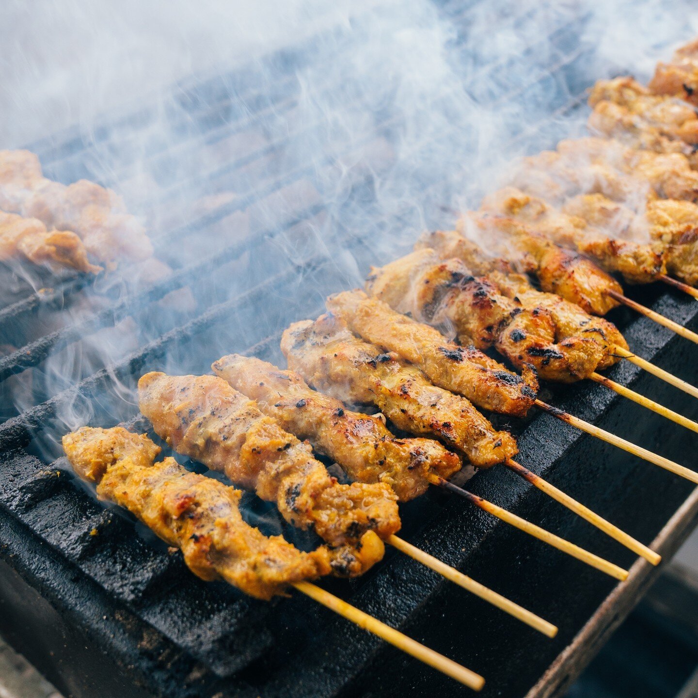 This cool weather calls for hot satay from @bungarayasatayperth!⁠
⁠
We're in Scarbs today from 3pm, hit the link in our bio and check out all the delicious foodies joining us 👆⁠
⁠
Love the environment and leftovers? BYO containers, cups and cutlery 