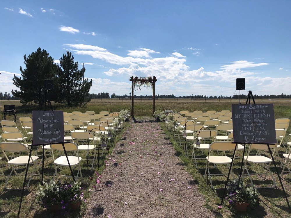 The+Ceremony+Altar,+Aisle+and+Seating.jpeg