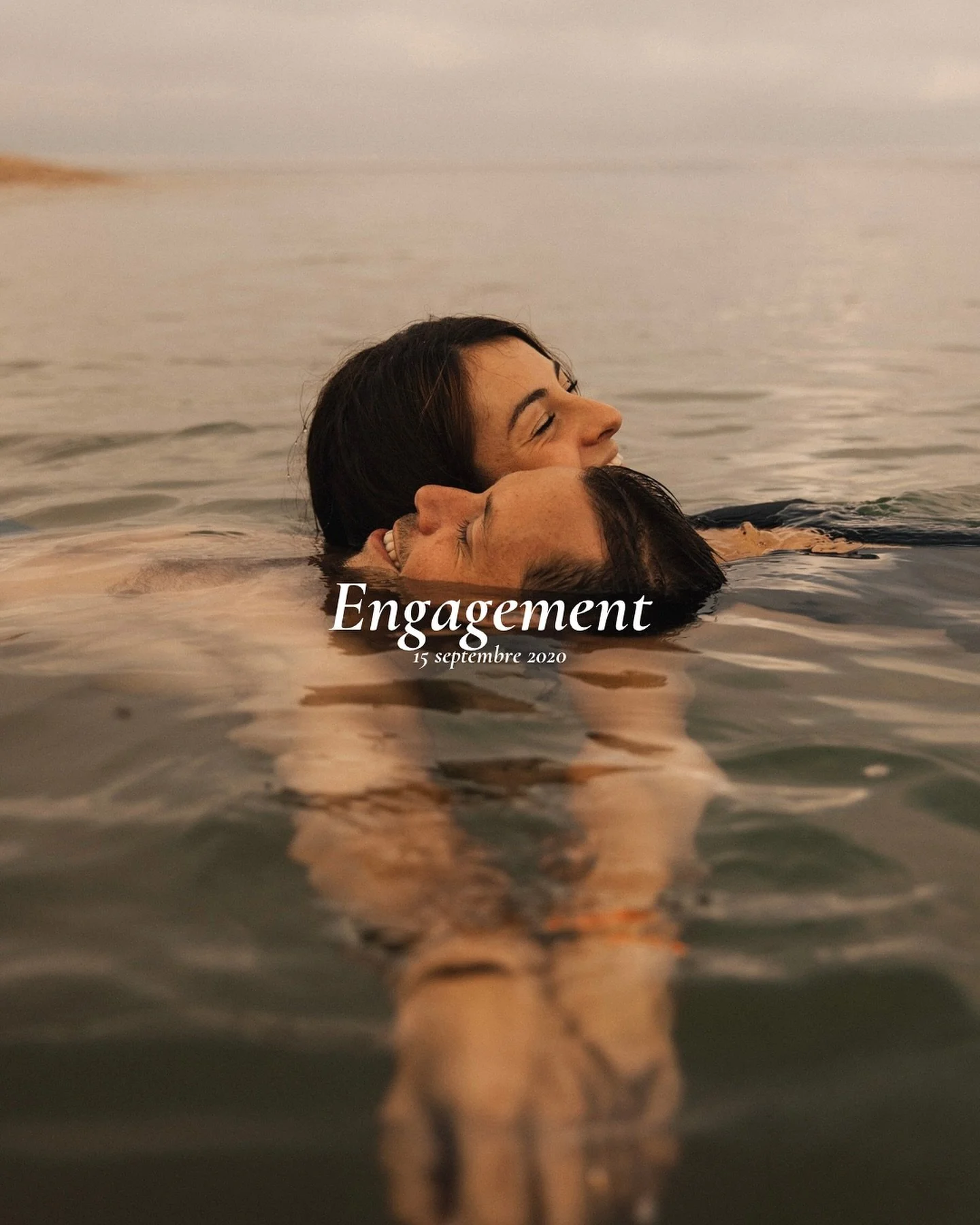 Du projet de mariage au projet de famille, je t&eacute;moigne 📸

Margaux et Pierre m&rsquo;ont contact&eacute; en 2020 pour que je photographie leur mariage pr&eacute;vu en 2021. Premi&egrave;re &eacute;tape, la s&eacute;ance d&rsquo;engagement le 1