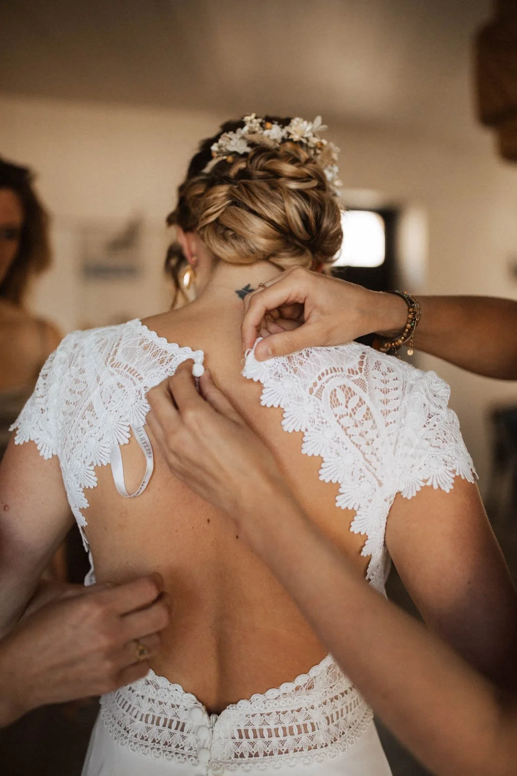 marylise-bridal-dress--nicolas-bellon-ile-de-re-photographe-mariage-storytelling-006.jpg