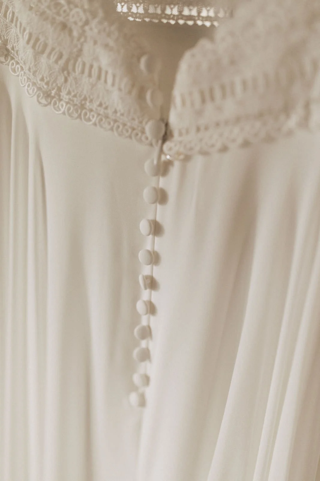 marylise-bridal-dress--nicolas-bellon-ile-de-re-photographe-mariage-storytelling-003.jpg