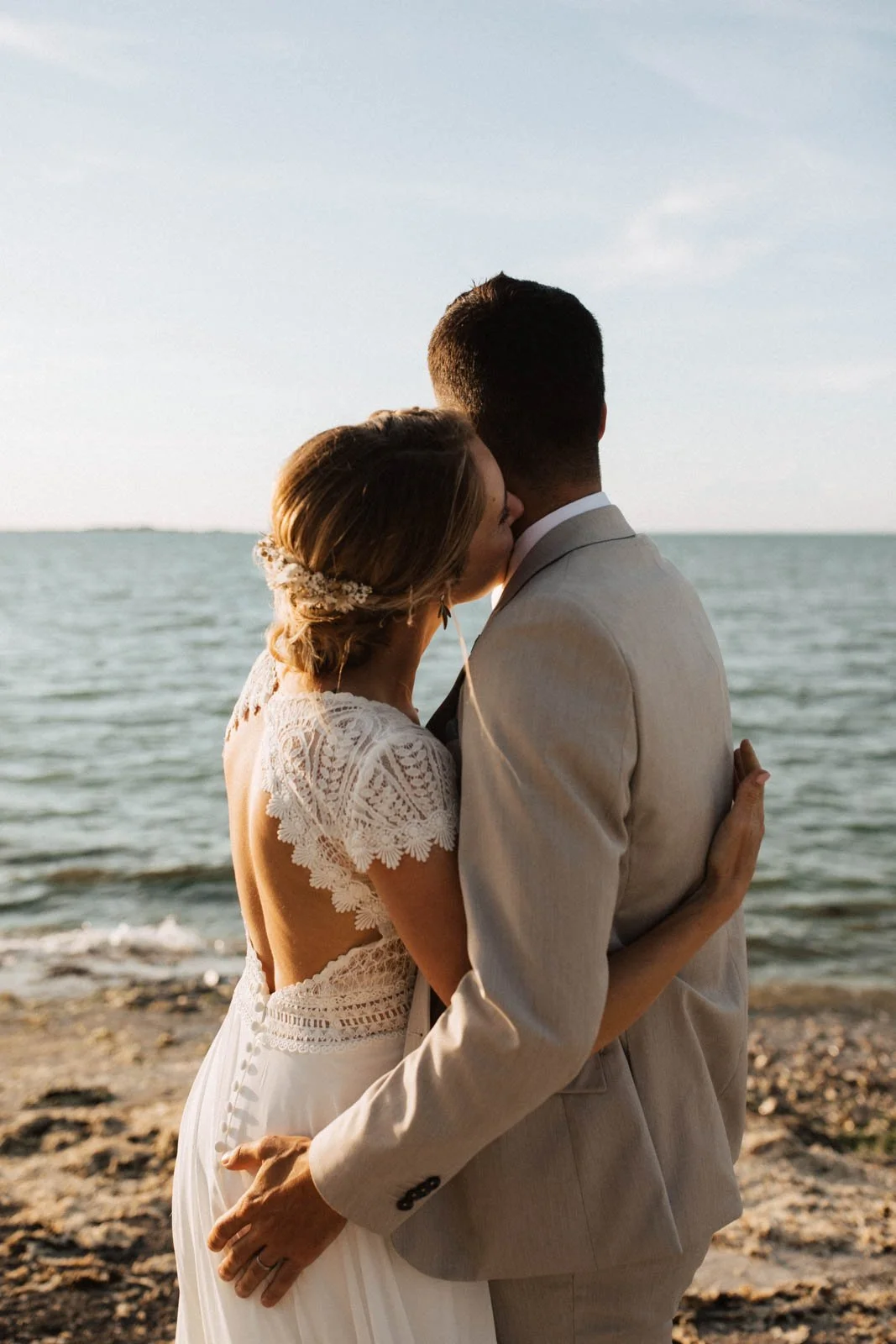 marylise-bridal-dress--nicolas-bellon-ile-de-re-photographe-mariage-storytelling-020.jpg