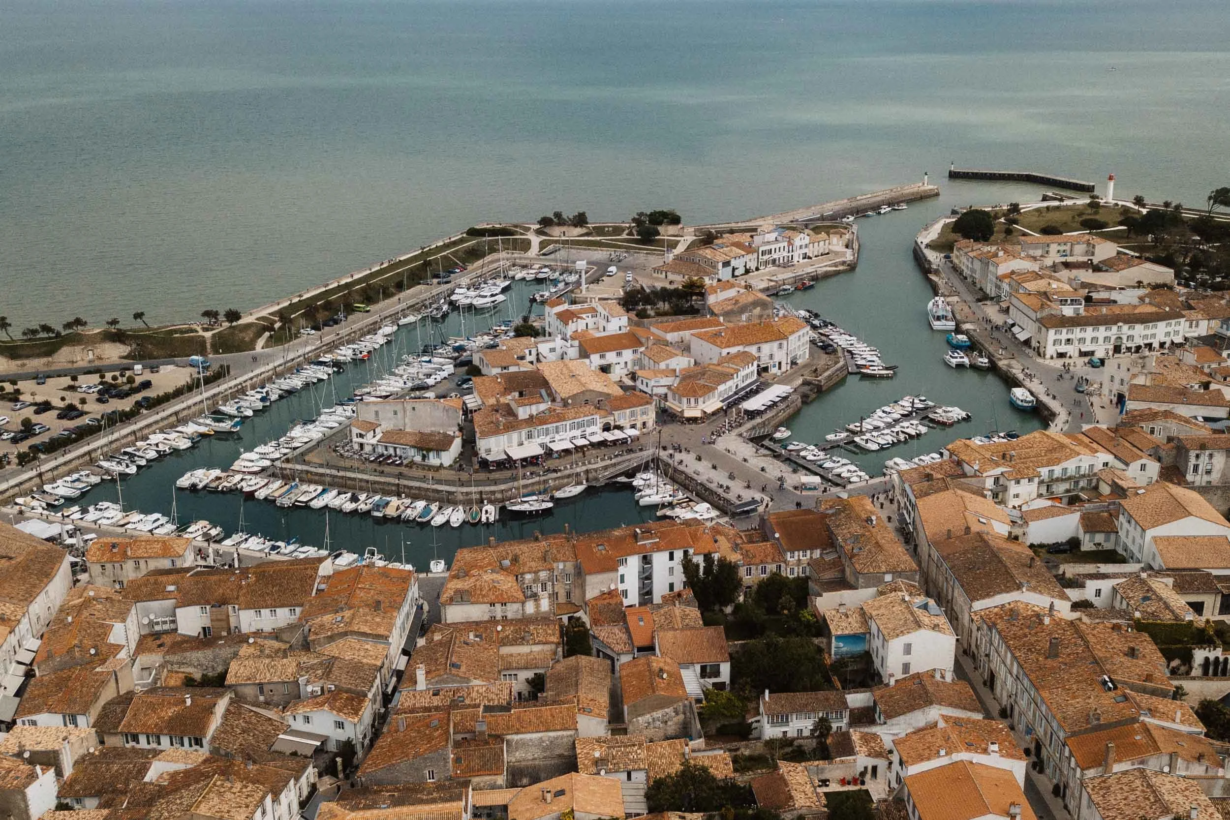 Le port de Saint-Martin-de-Ré vu du ciel, Île de Ré