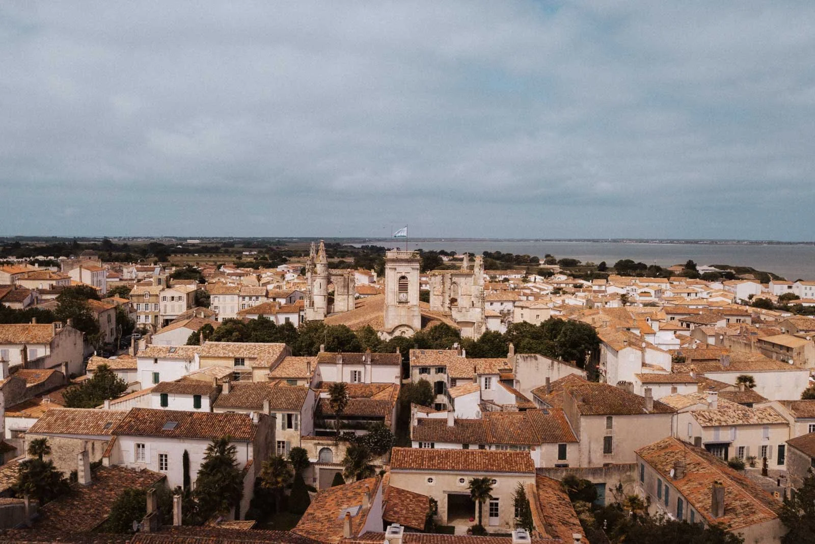 English-speaking wedding photographer Ile de Re