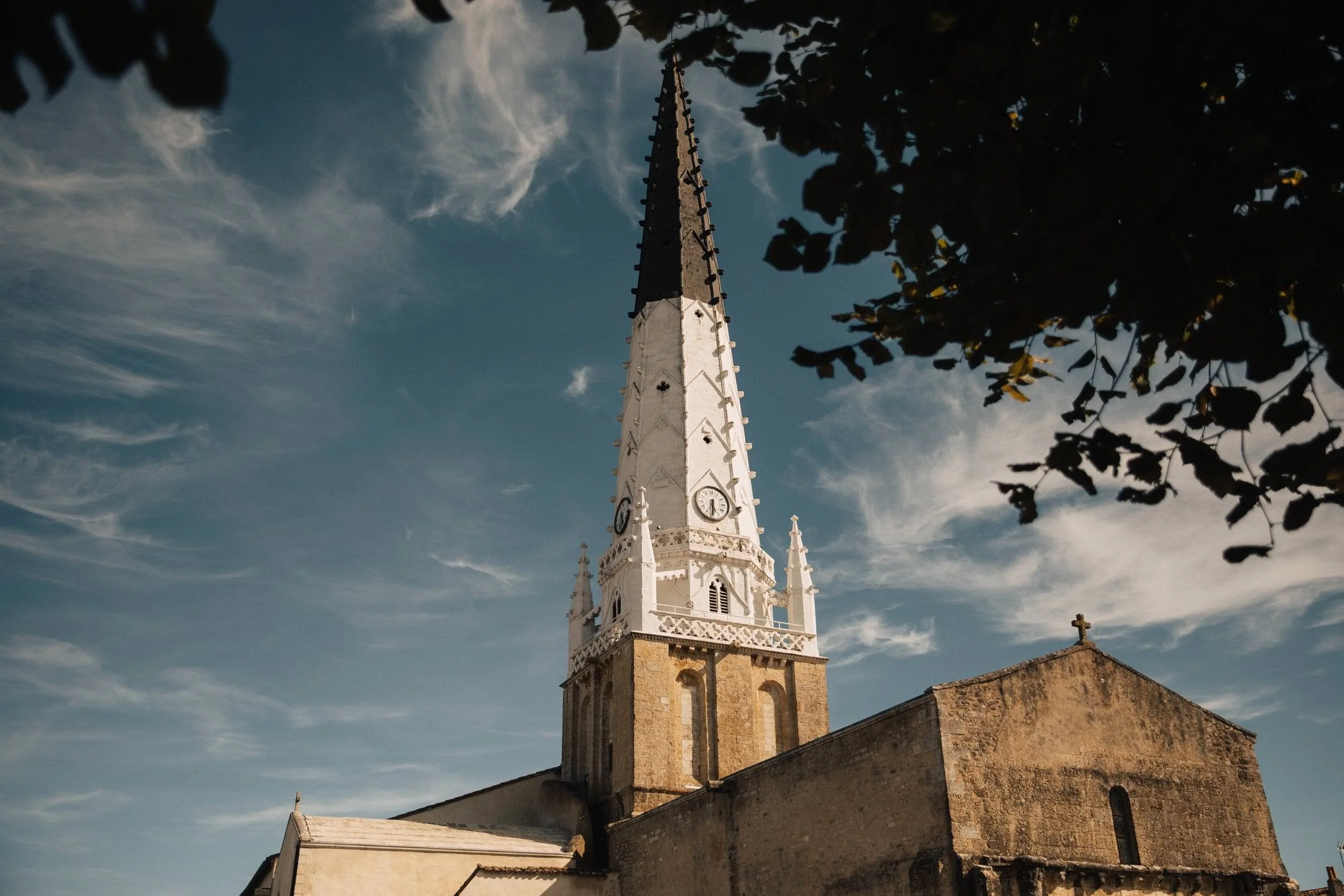 Le clocher noir et blanc d'Ars-en-Ré, Île de Ré