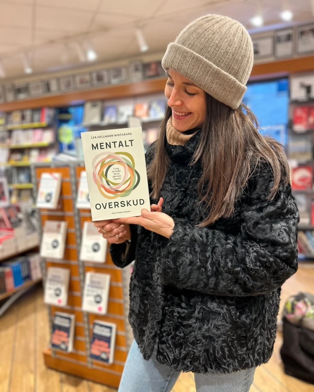 (Bog-)momenter de sidste tre m&aring;neder, der g&oslash;r mig stolt og taknemmelig. 🙏🏼🧠🫶🏼

For tre m&aring;neder udkom min bog &lsquo;Mentalt overskud - 7 ting at huske f&oslash;r du glemmer dig selv&rsquo;.

Det var en bog, jeg n&oslash;d at s
