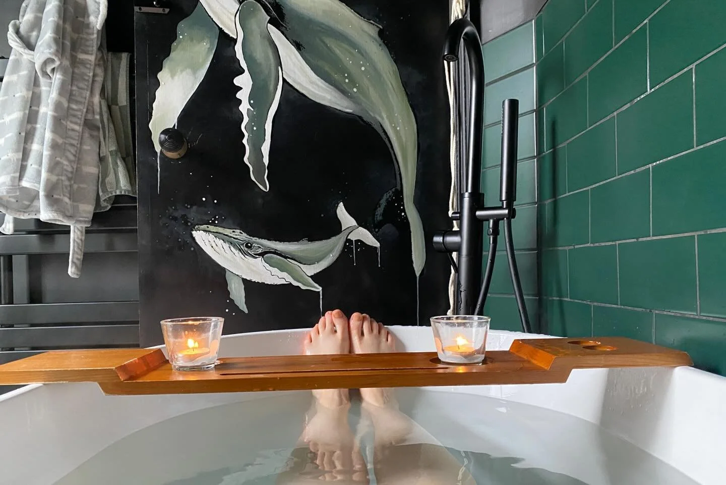 Things to be grateful for this Easter week 💕🌈 I hope you&rsquo;ve all had a lovely time! 
1. A well-being break in Buxton where the flat had the biggest bath tub to enjoy 🛀
2. The yummiest GF carrot cake 🍰
3. A meditation workshop at the Buddhist