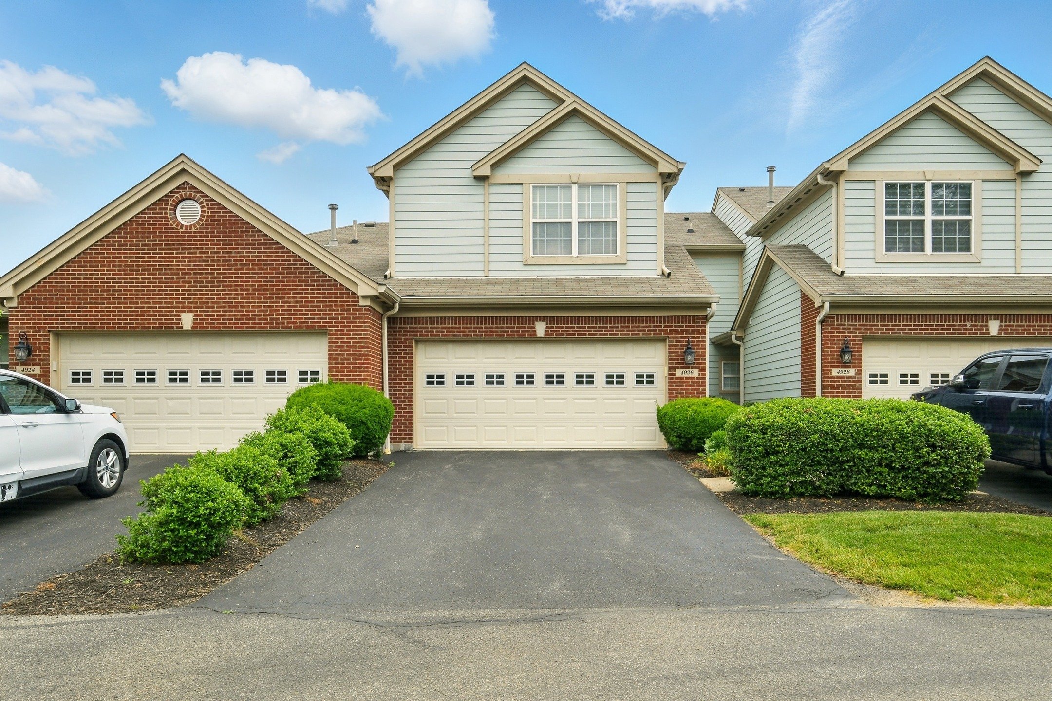 JUST LISTED 🌟

📍4926 Merton Sq, Louisville, KY 40241
🛏️ 3 Beds | 🛁 3 Baths | 📐 1,686 Sqft | 💰 $335,000

Welcome to this beautifully updated townhome in the desirable Cobblestone neighborhood! 🏡 Enjoy hardwood floors, granite counters, fresh pa