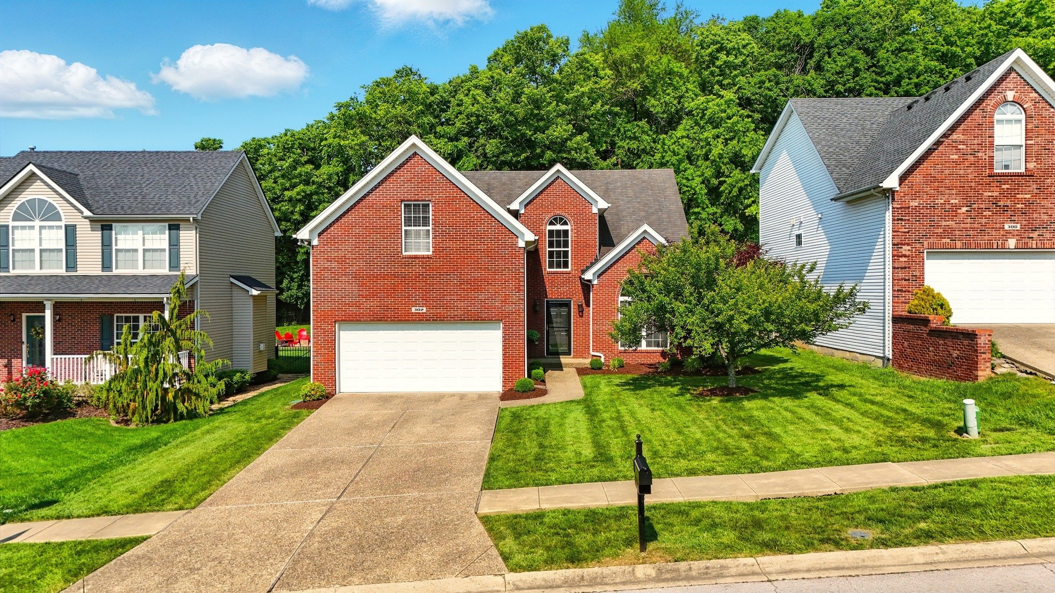 JUST LISTED 🌟

📍302 Arlington Meadows Dr, Fisherville, KY 40023
🛏️ 4 Beds | 🛁 3 Baths | 📐 2,203 Sqft | 💰 $425,000

Welcome to 302 Arlington Meadows Dr&mdash;a move-in ready gem in one of the area's most sought-after neighborhoods! 🏡 This light
