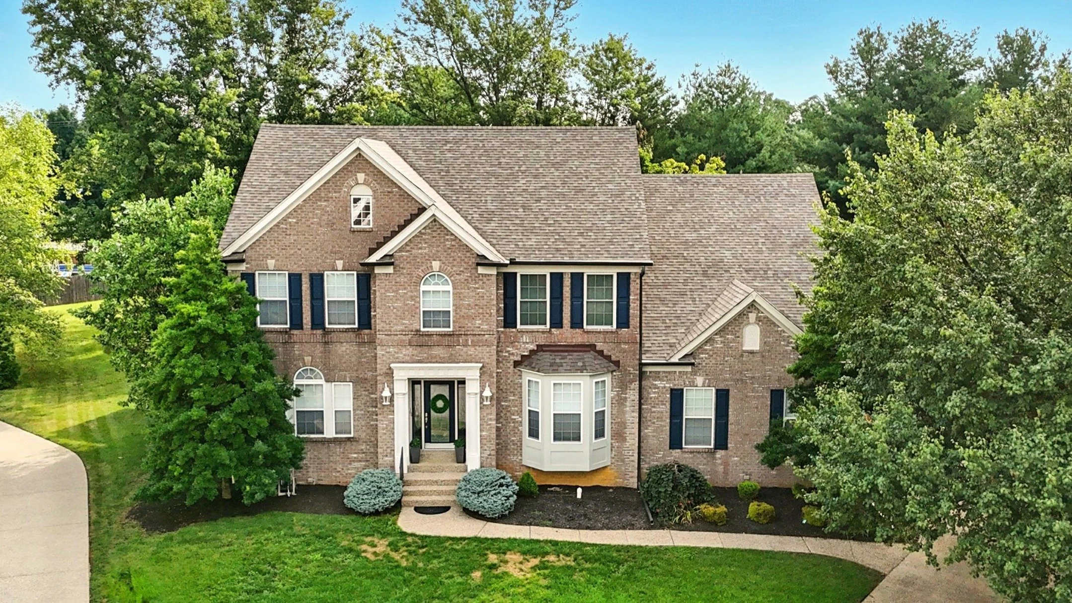 JUST LISTED 🌟

📍6600 Poplar Forest Ln, Louisville, KY 40291
🛏️ 3 Beds | 🛁 3 Baths | 📐 3,500 Sqft | 💰 $539,900

Welcome to 6600 Poplar Forest Lane&mdash;a stunning home at the end of a quiet cul-de-sac in Jefferson Trace! 🏡 Featuring an open fl