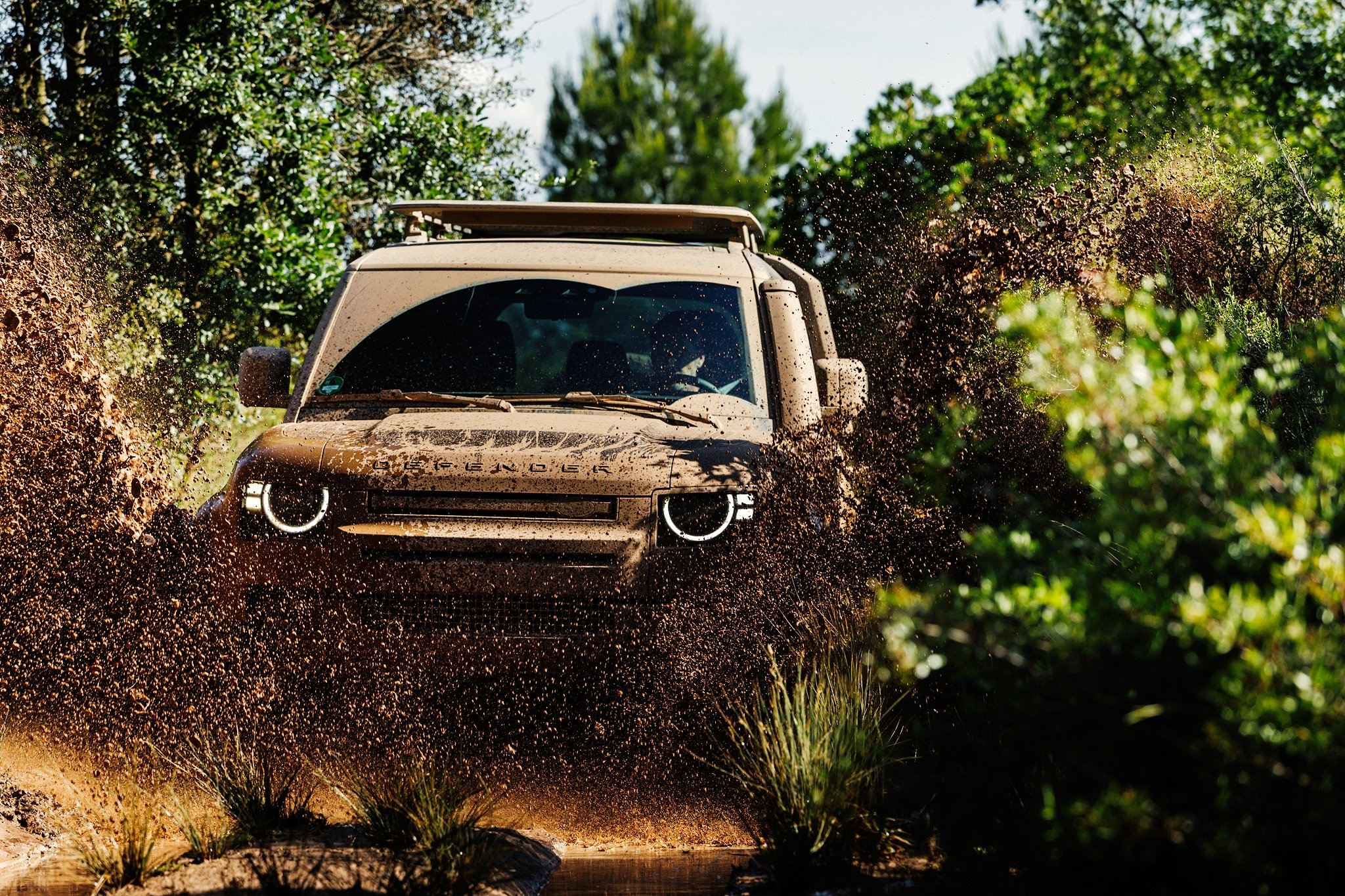 690_Defender Trophy Sels_Europe_R5.jpg