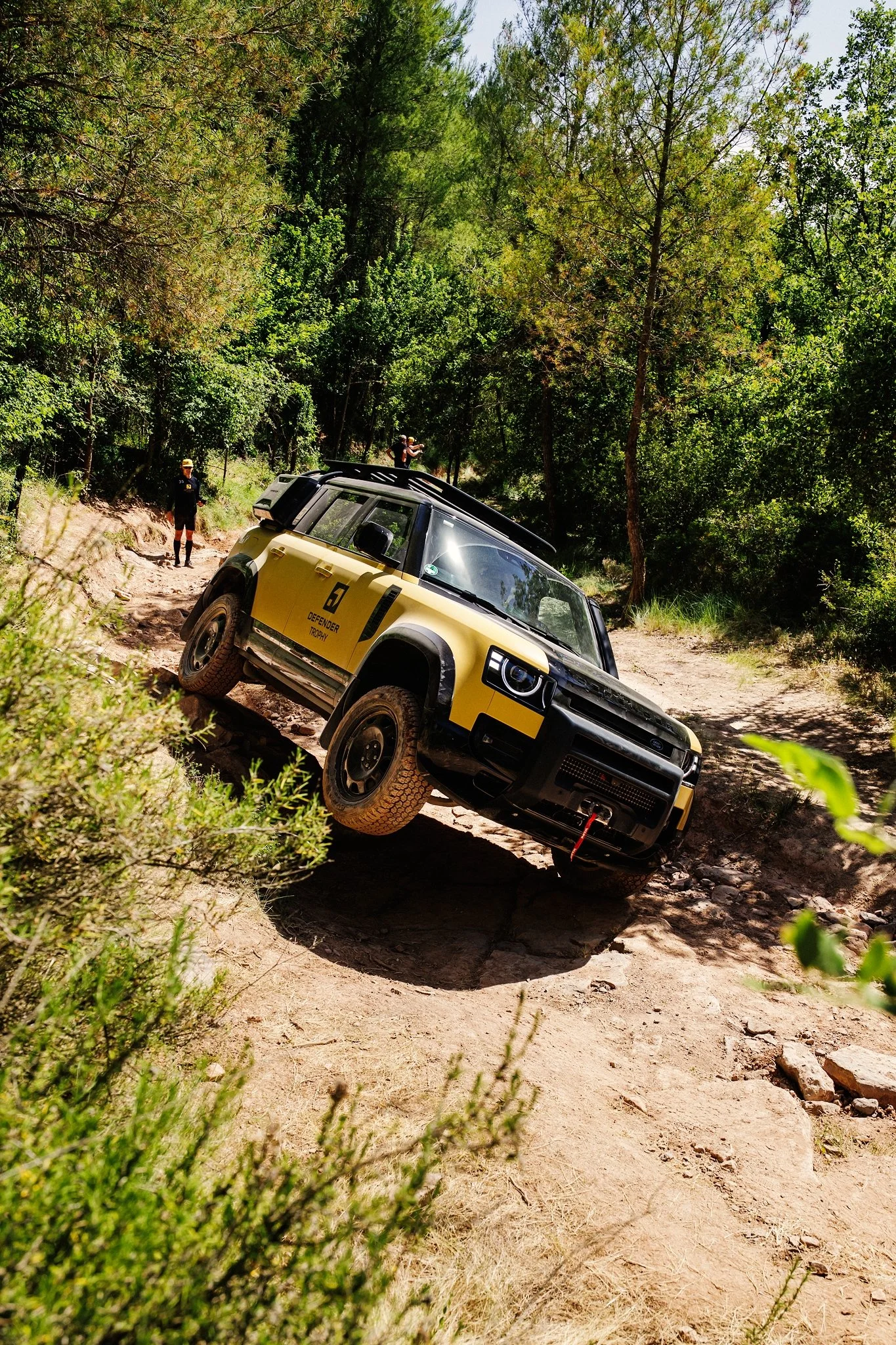 359_Defender Trophy Sels_Europe_R5.jpg