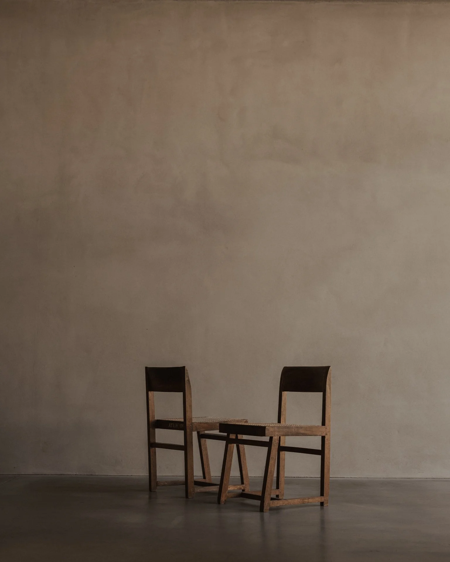 Authentic PJ-SI-54-A box chairs by Pierre Jeanneret - Chandigarh - India - Bicci de Medici - Design Gallery