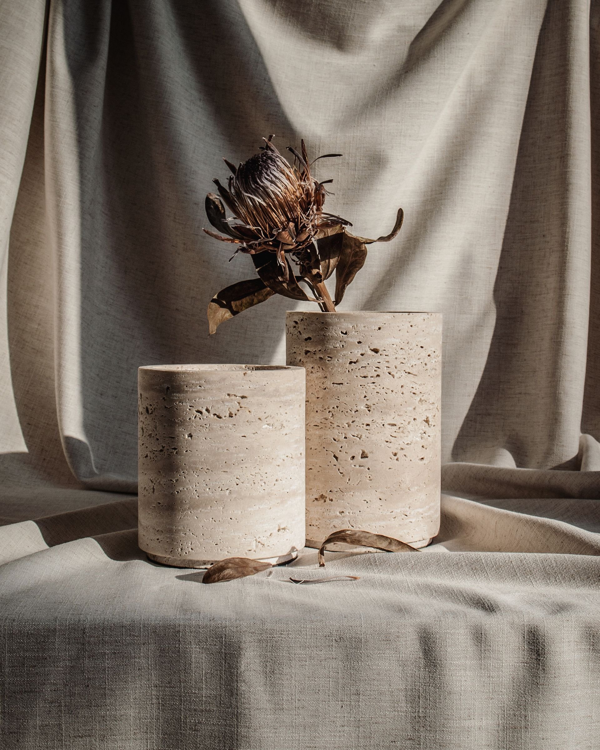 Bicci_de_Medici_Travertine_Vases_Cilinder.jpeg