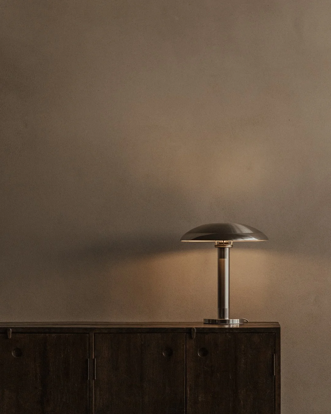 Vintage brushed aluminium mid-century modern table lamp made in Belgium in 1955 by Société Anonyme Boulanger.