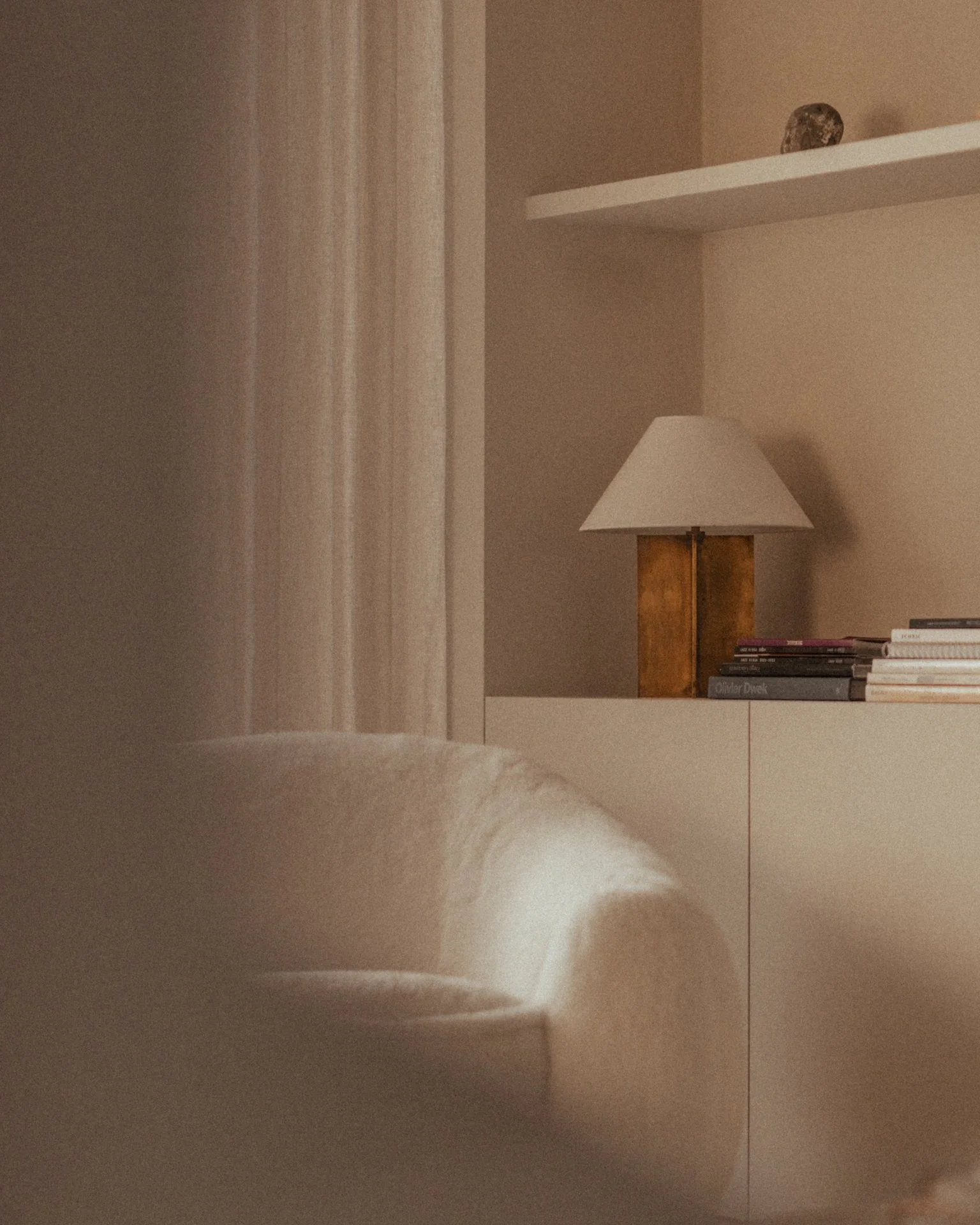 Jean-Michel Frank lamp in a beautiful, stylish interior by Bicci de’ Medici, featuring an Ours Polaire sofa by Jean Royère.