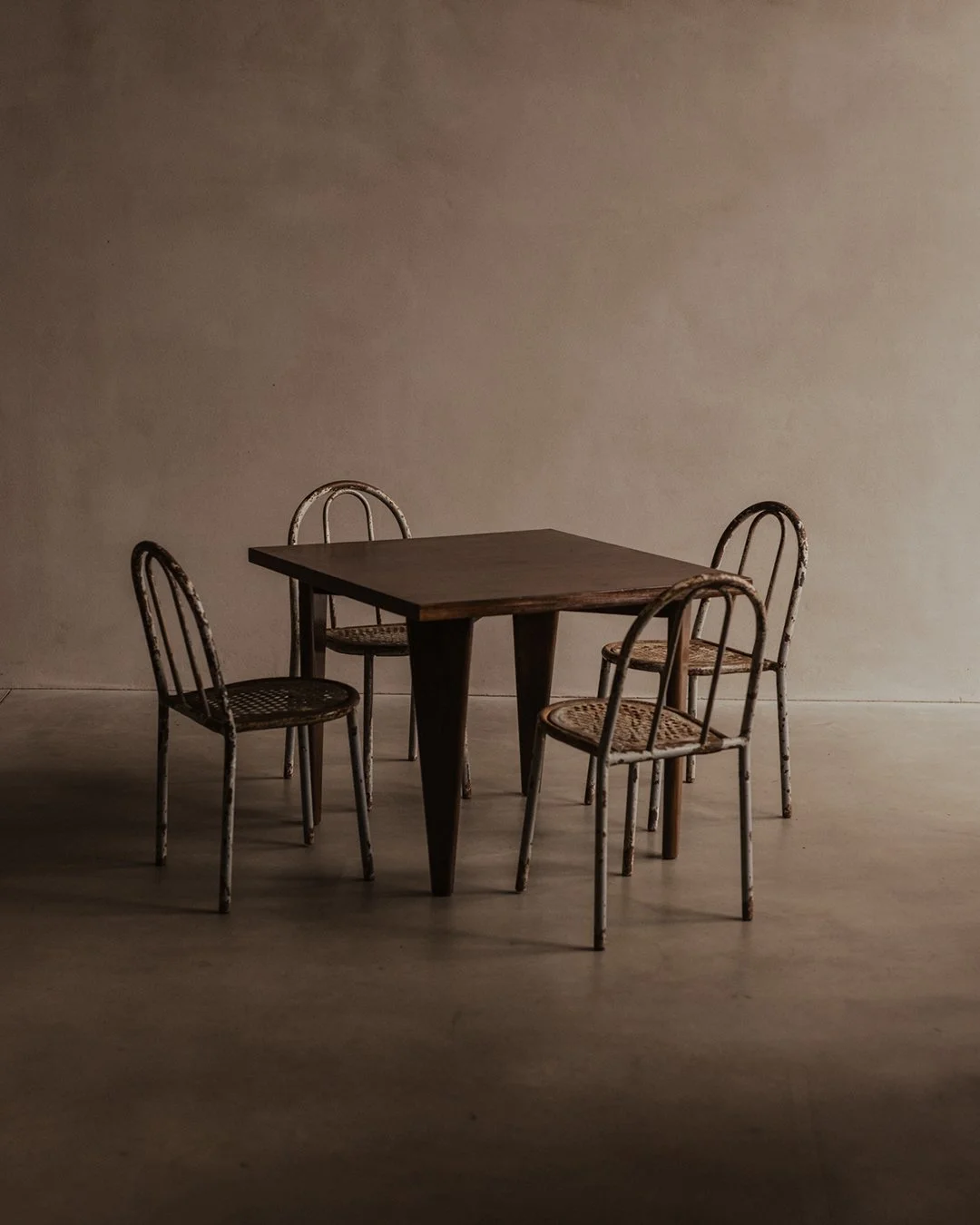 Vintage Robert Mallet-Stevens tubular-steel chair with rectilinear frame and aged patina, produced by Tubor in the 1930s