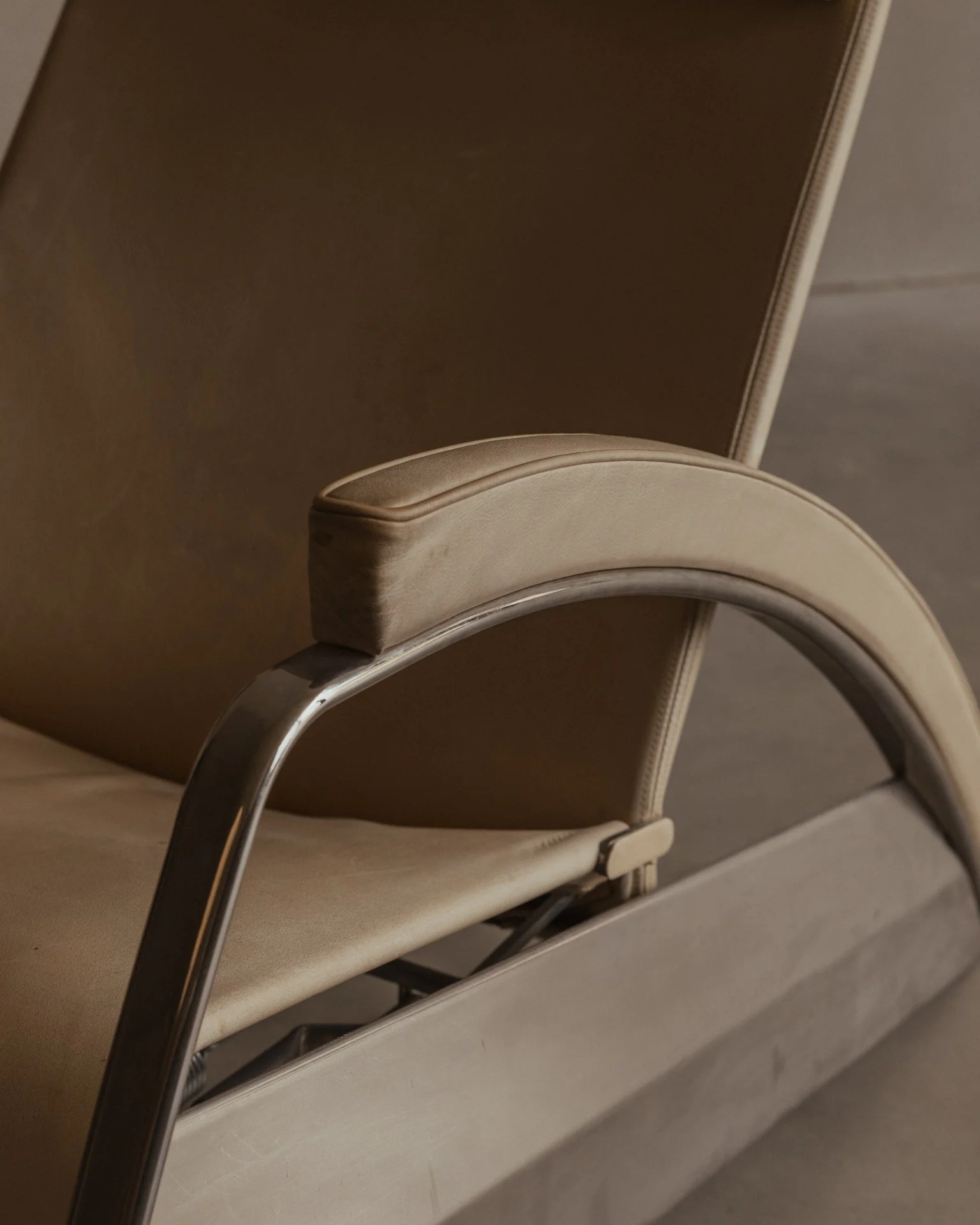 Bicci_de_Medici_Grand_Repos_Tecta_Jean_Prouvé