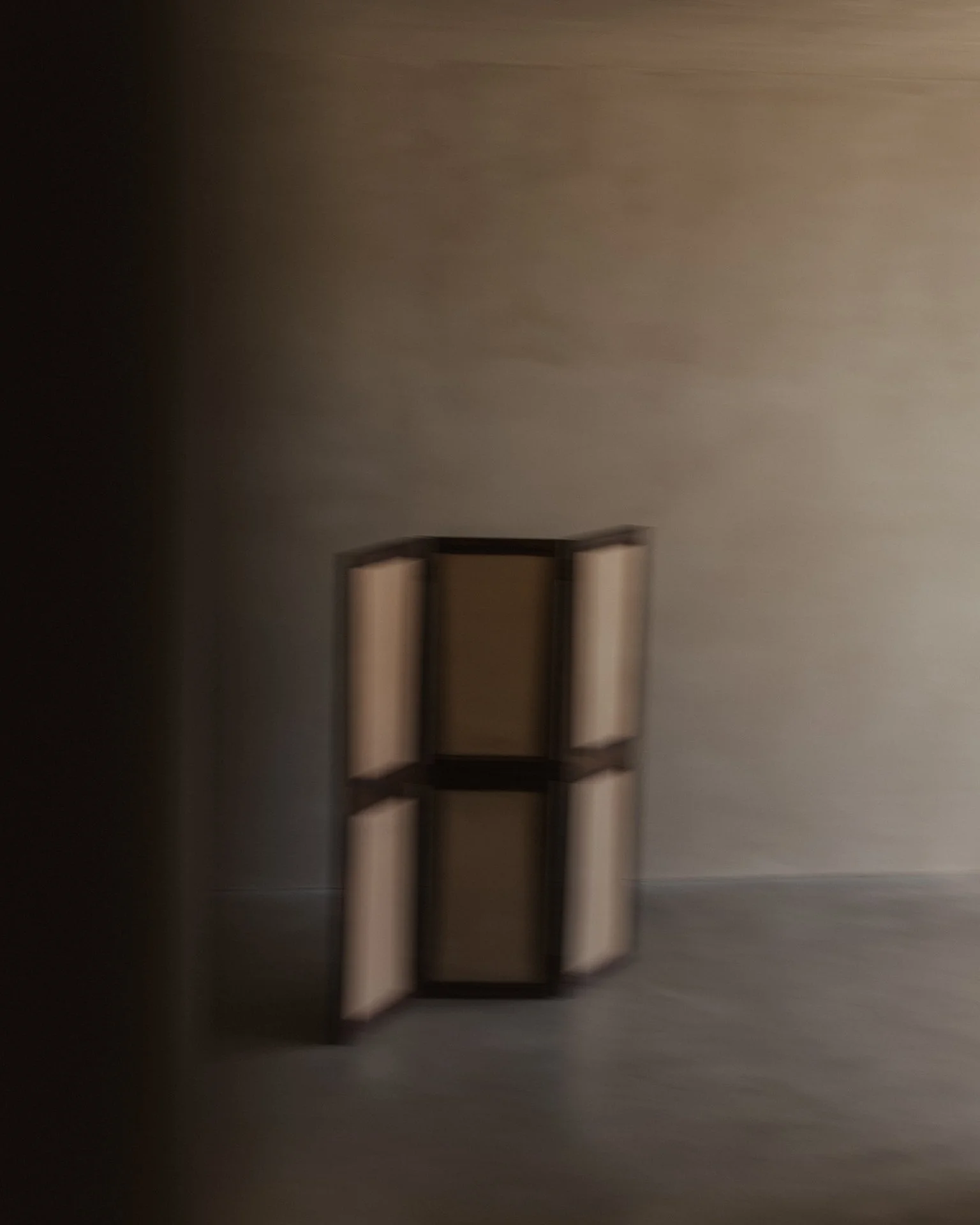 Pierre Jeanneret PJ-DIVERS-01-A three-panel folding screen, c. 1957–58, solid teak frame with beige, butter-yellow and peach Skai upholstery, Chandigarh, India