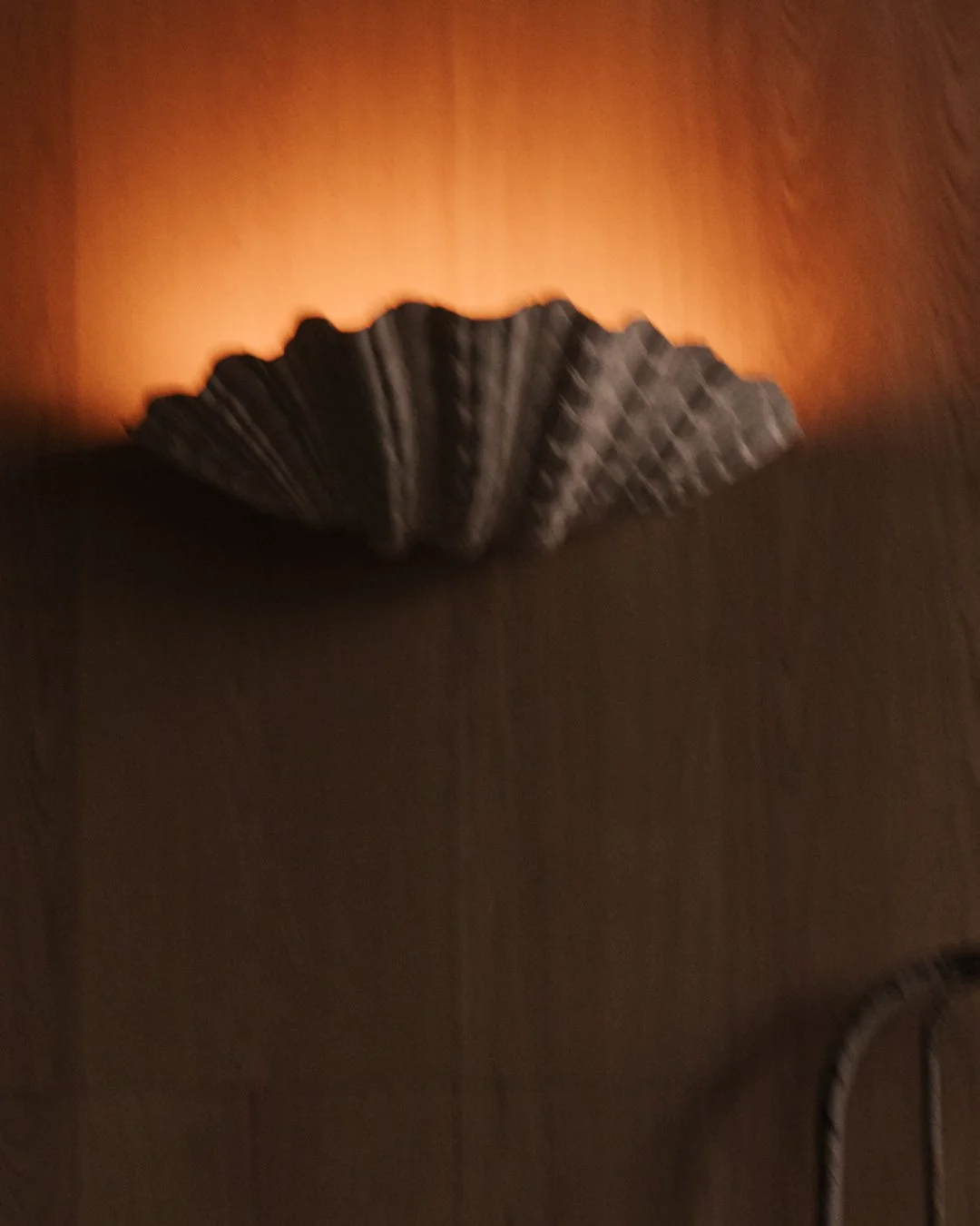 Plaster wall lamp with gentle back-glow, in a style found in rooms by Syrie Maugham, Jean-Michel Frank, Frances Adler Elkins and Serge Roche Bicci de Medici Gallery