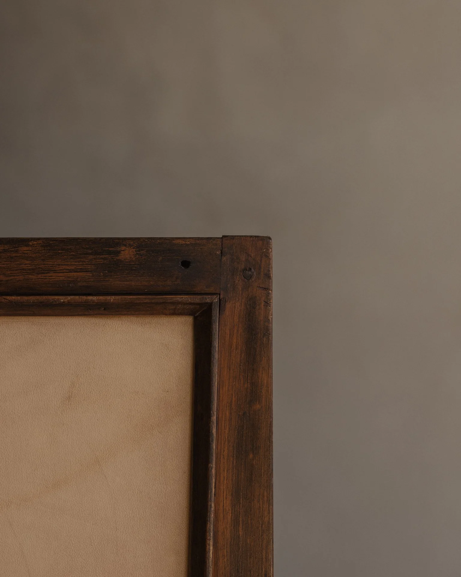 Pierre Jeanneret PJ-DIVERS-01-A three-panel folding screen, c. 1957–58, solid teak frame with beige, butter-yellow and peach Skai upholstery, Chandigarh, India