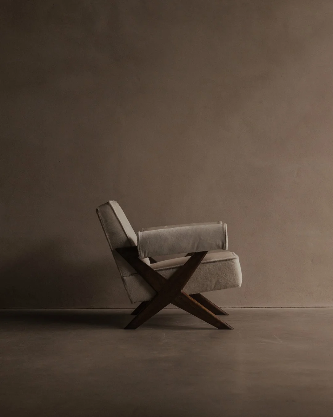 PJ-SI-48-A Pierre Jeanneret chairs from Chandigarh MLA Hostel Sector 1, restored teak and off-white cowhide upholstery, original 1950s design with X-legs