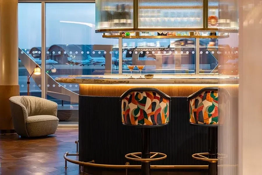 flexjet-lounge-bar.webp