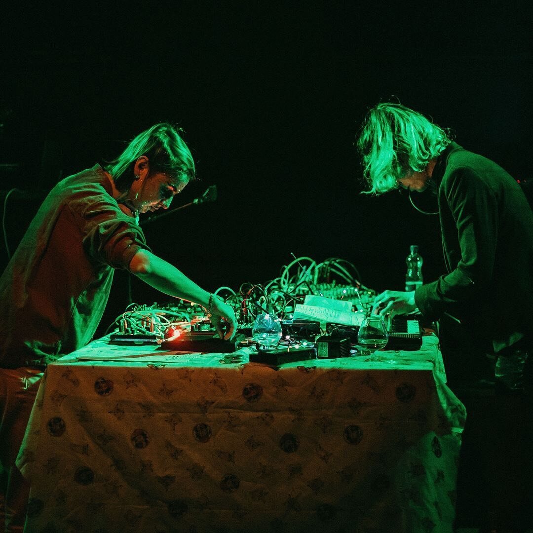 Posted @withregram &bull; @roestibruecke ARCHIVE &middot; R&ouml;stibr&uuml;cke 2023
Electroacoustic Cabaret
Kaserne, Basel
with Klappfon
March 31, 2023

https://roesti-bruecke.ch/
photo by @dorota.grajewska 

Effraction Vacances &middot; Julie Semor