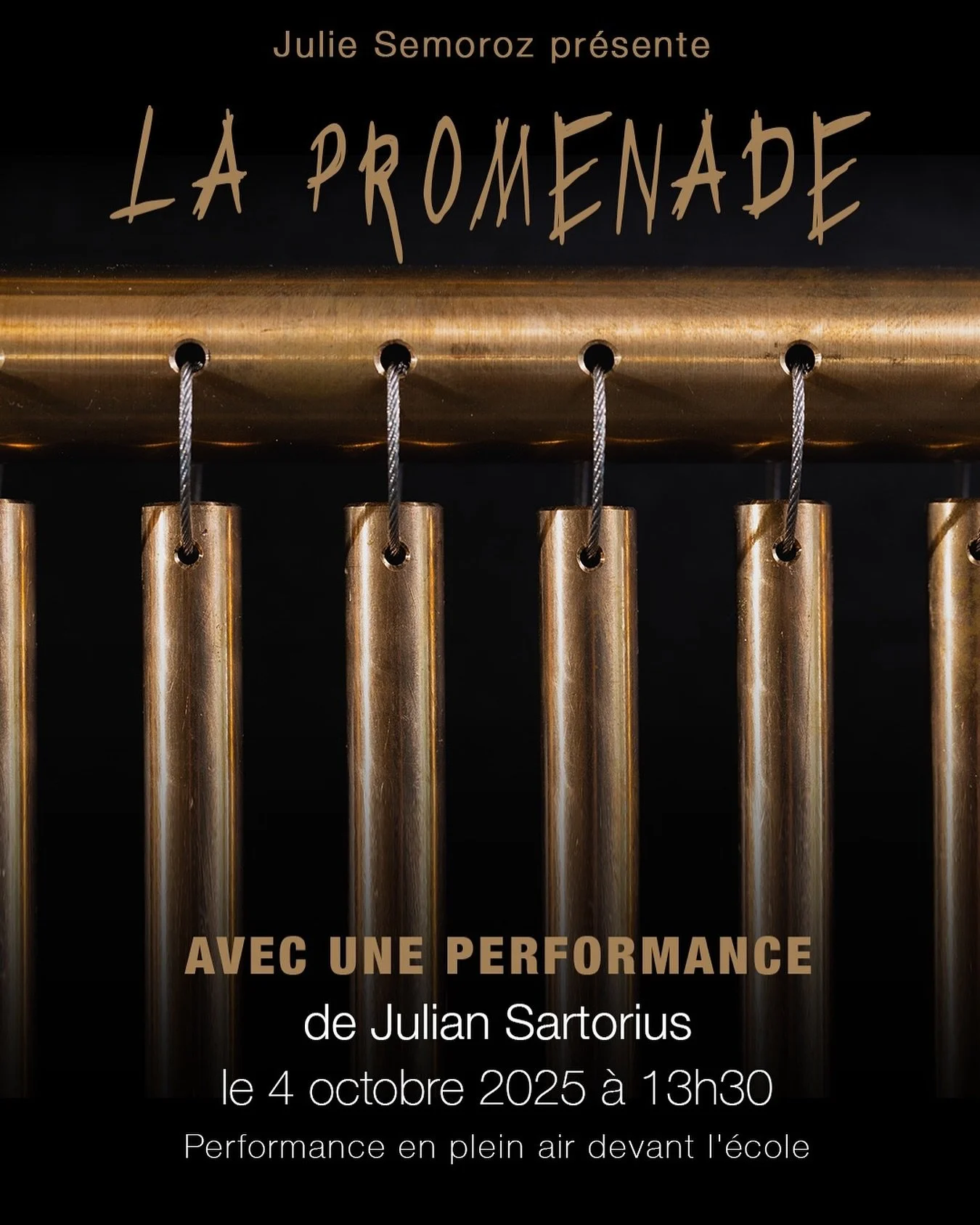 ✨ Inauguration de La Promenade ✨ 📍 &Eacute;cole du Centre-Ville &ndash; Nyon 
📅 Samedi 4 octobre 2025 @villedenyon 

🎁 13h00 &ndash; Rencontre avec l&rsquo;artiste Julie Semoroz + cadeau in&eacute;dit 
🥁 13h30 &ndash; Performance de Julian Sartor