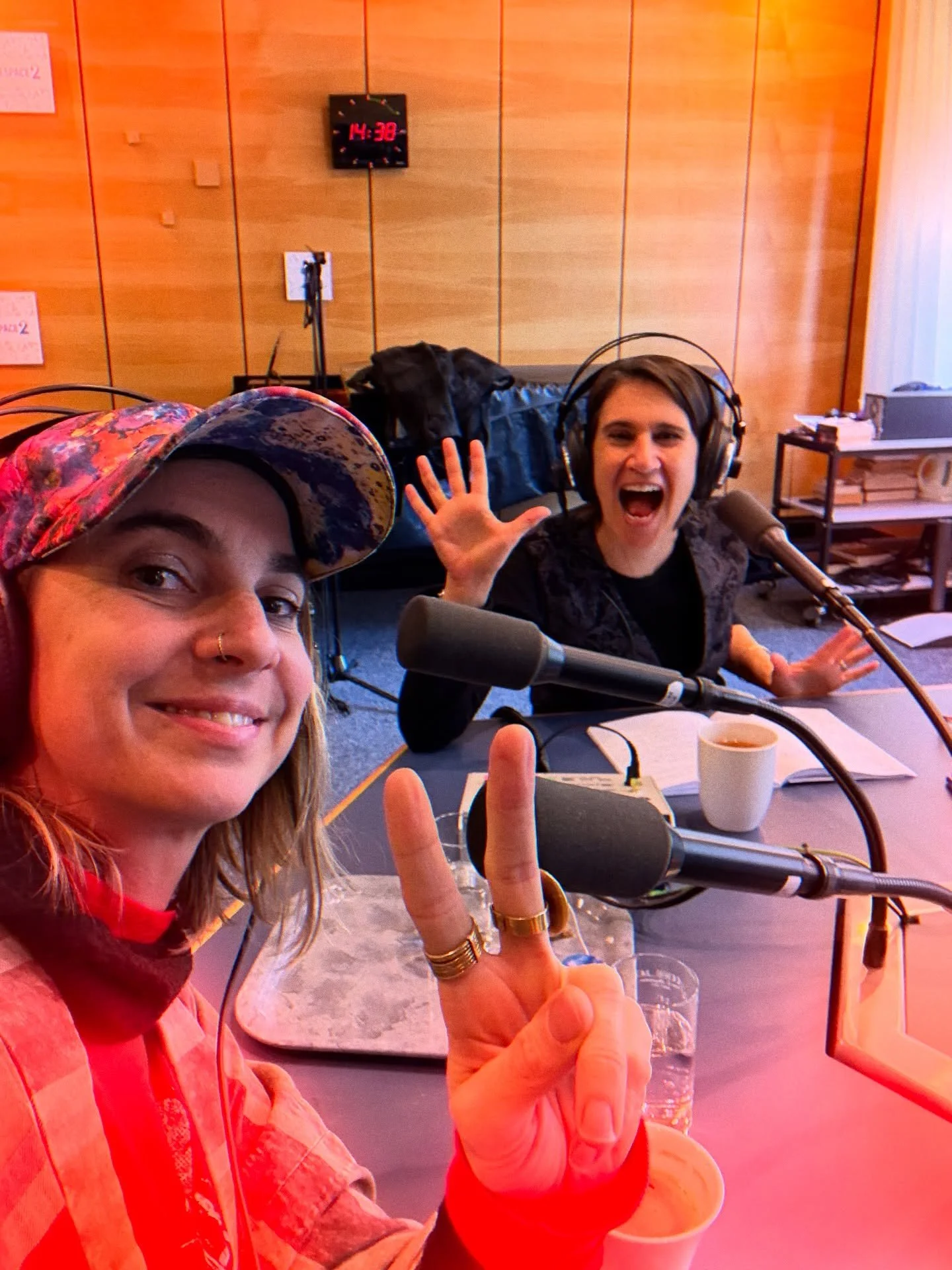 At @radiotelevisionsuisse &mdash; &Eacute;cho des Pavanes with Anne Gillot and Ivor Malherbe, to talk about my latest compositions ✨

Created in collaboration with extraordinary artists, scientists, and institutions 💫

neural noise
@aimee_ajamais @f