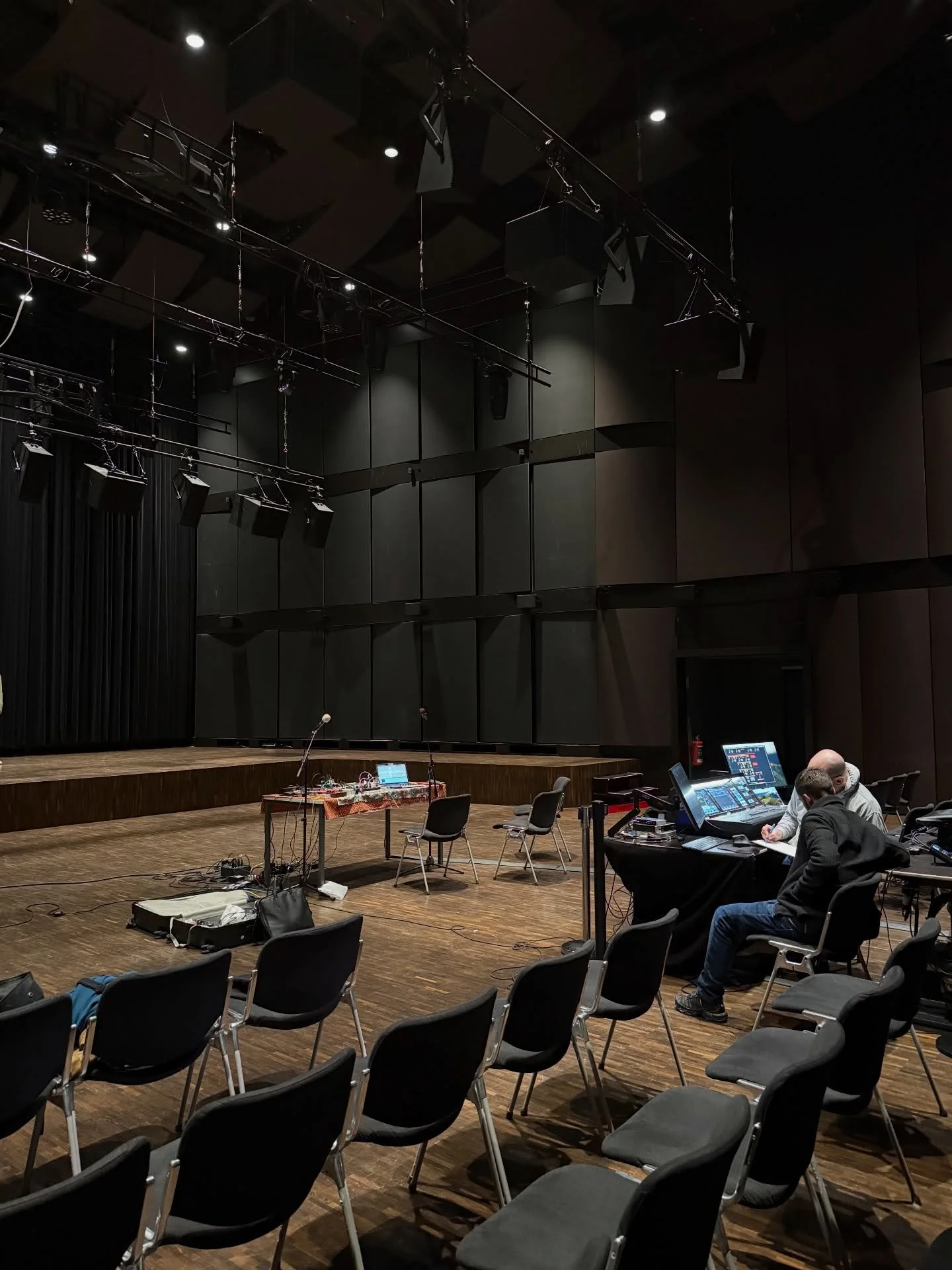 ✨ Aloha! This week I'm recording my first album. 
A big step! I hope to be able to share it with you next year.
🔊In studio ansermet @lecentre.musique 
With @ladagabekov and Sam
@ville_de_geneve 
#music #experimentalmusic #womanmusician #womenmusicpr