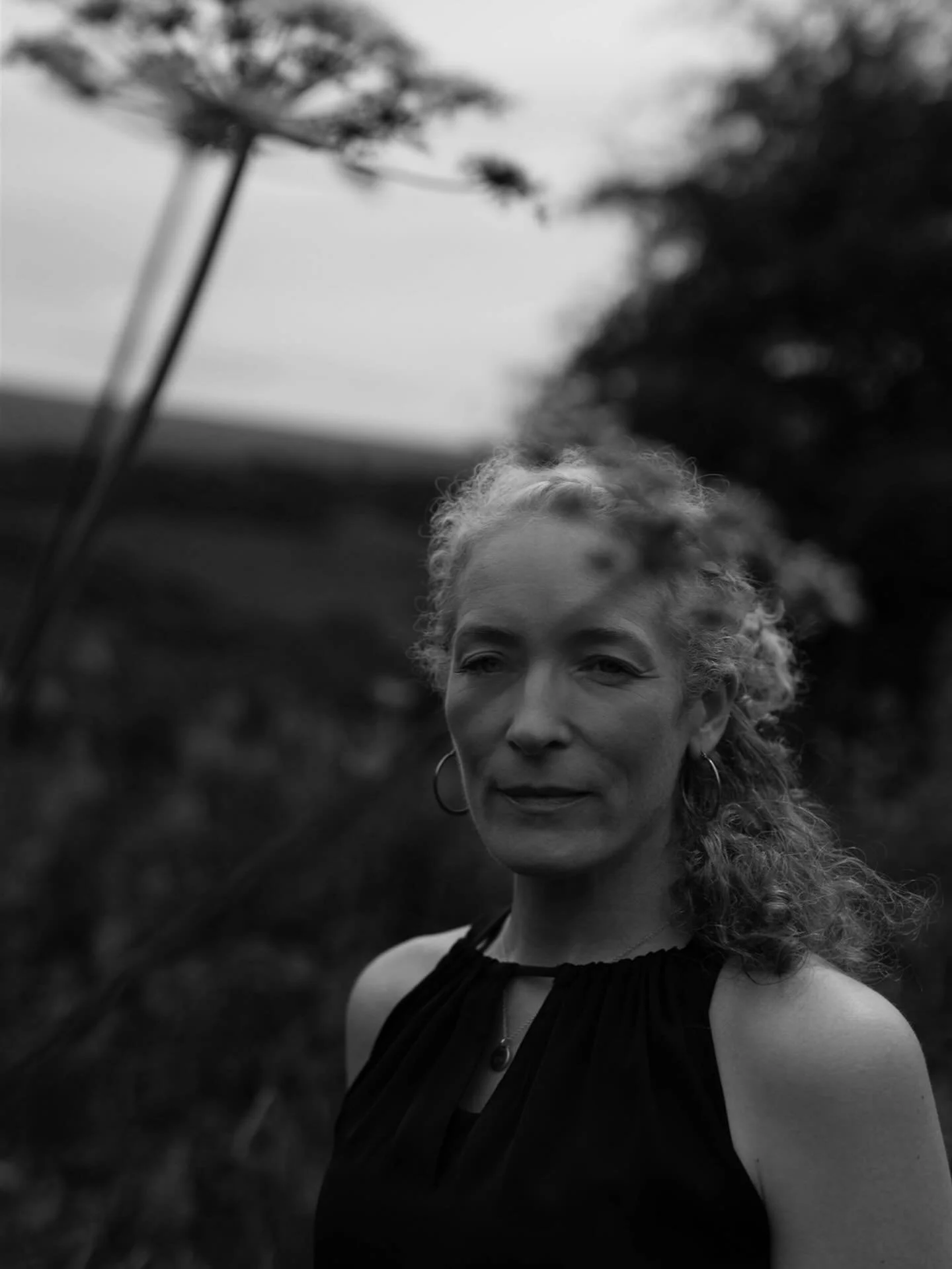 Tula
The tipping point of the summer happened yesterday. Lammas, a time of harvest , of gathering back in. The midpoint between solstice and autumn equinox . Can you feel it ? 
#seasonalportraits #creativeportraits #illustrator #fieldsofgold #llamm