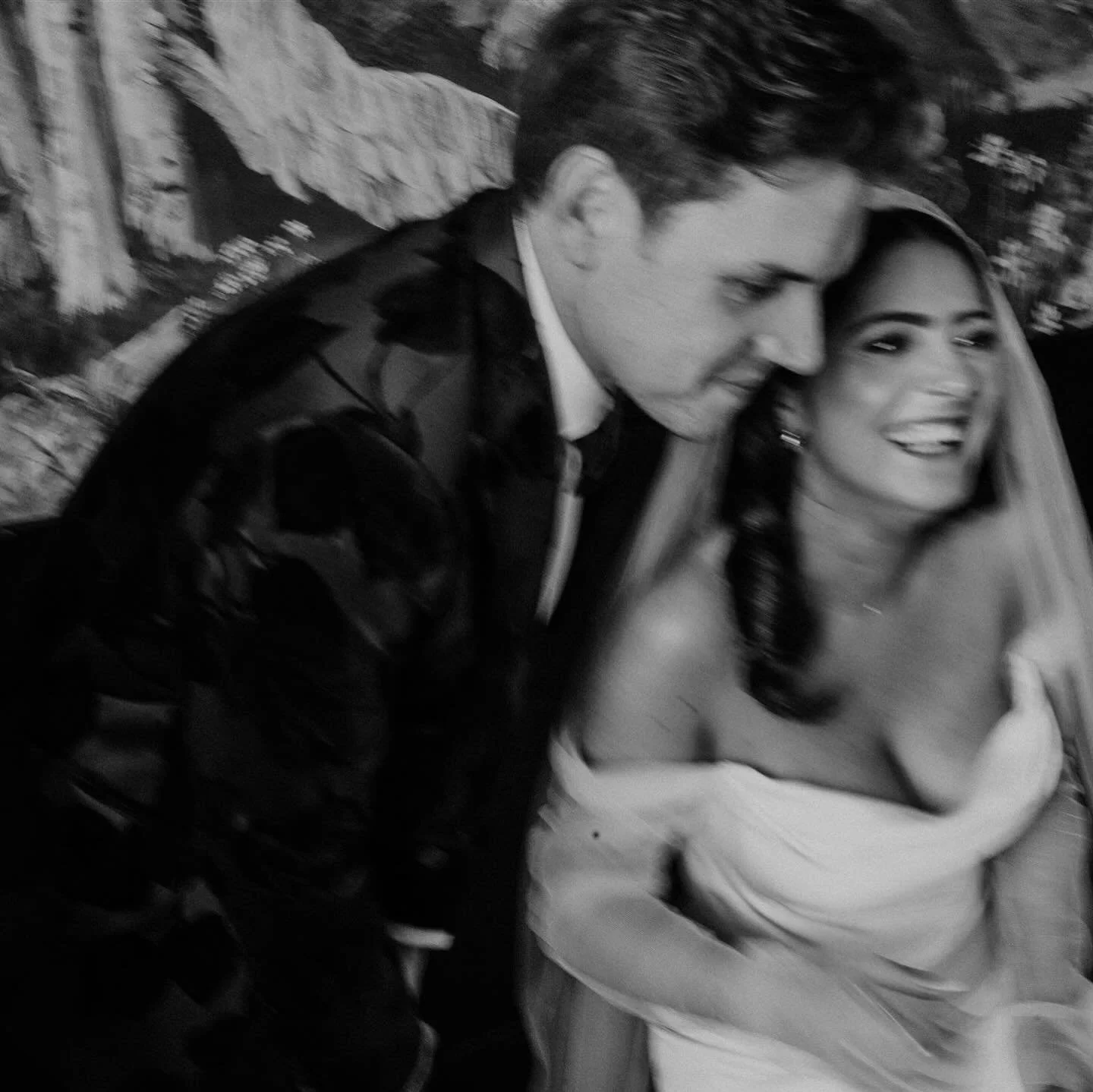 Maria & Ross ✨
@thebellweddings 
@wildflorabridal 
@makeoverbox_hairandmakeup 
@theartbunch