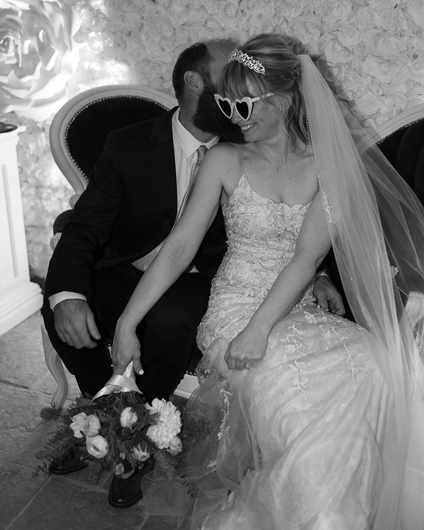 👏 Let&rsquo;s hear it for the Black &amp; White drama&hellip;
.
Photography: @laceyhillphotos 
Lux Faux Florals: @onedayaffair 
Venue: @onedaysocialaffair 
.
#weddingvenue #microweddingvenue #intimatewedding #halifaxweddings #novascotiavenue #weddin