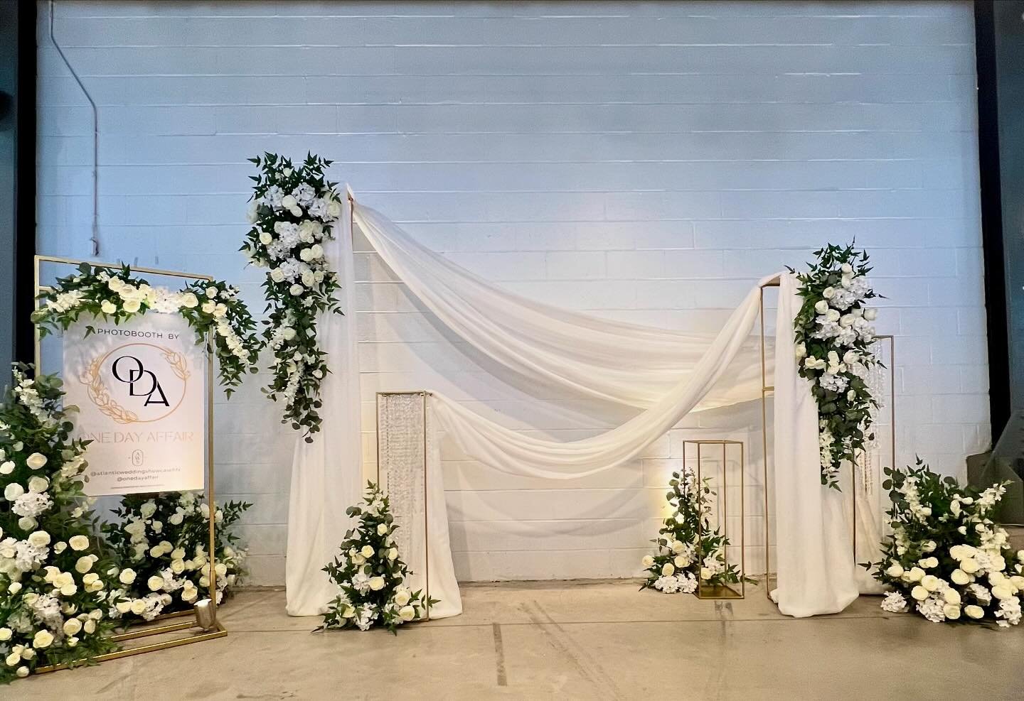 🤍 We hope you took a pic in our photo booth&hellip;
Please Please Please tag @onedayaffair &amp; @atlanticweddingshowhfx because we miss you already!
.
#weddingdesigner #photoboothwedding #timeless