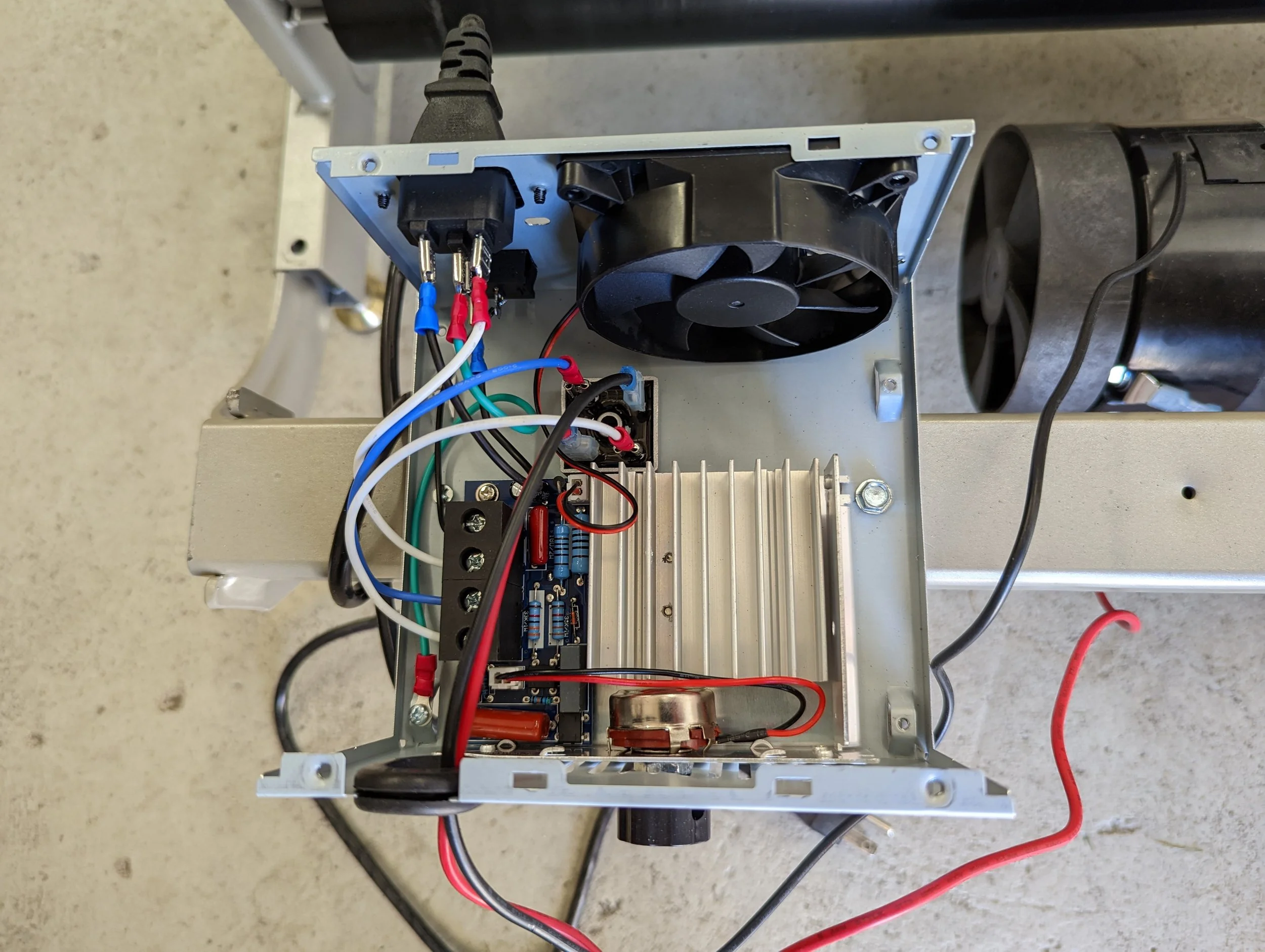 Open power supply showing the installed voltage regulator and bridge rectifier.