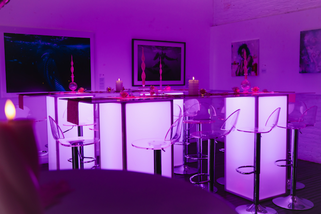 the-knowlton-armstrong-gallery-corporate-event-lighted-tables-02178923.png