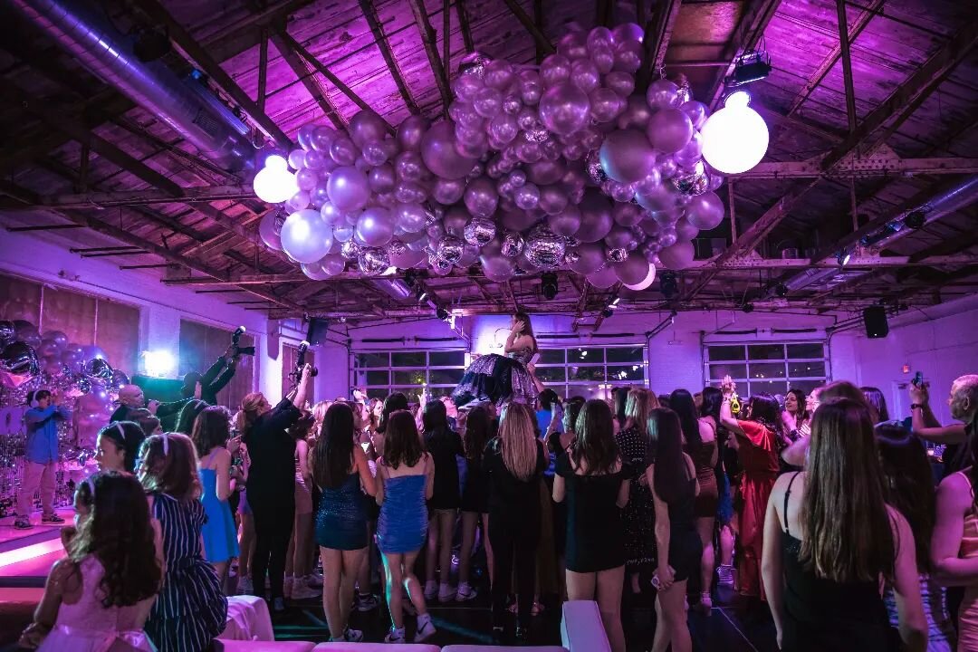 We love to see the Boathouse transformed to fit your special day😍 The possibilities are endless! 

📷 @uptimeproduction 
.
.
.
.
.
#event #eventvenue #ct #cteventspace #eventspace #
 #community #eventplanning #venuedecor #venuegoals #partydestinatio