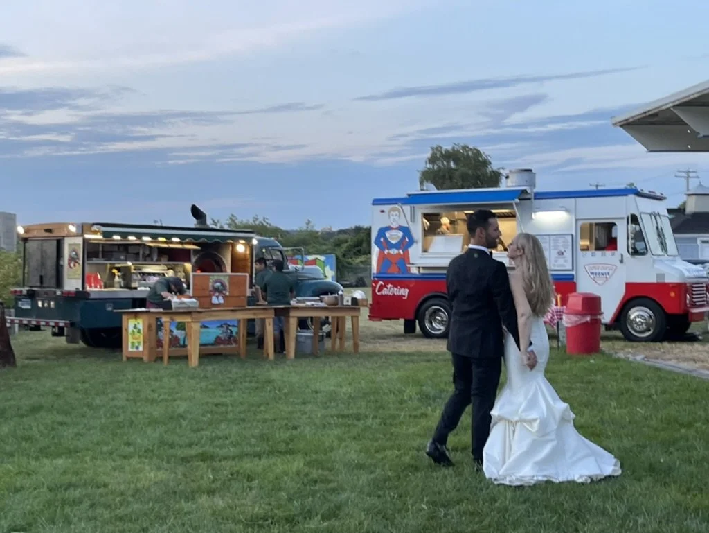 Outdoor wedding lawn with food trucks at The Knowlton